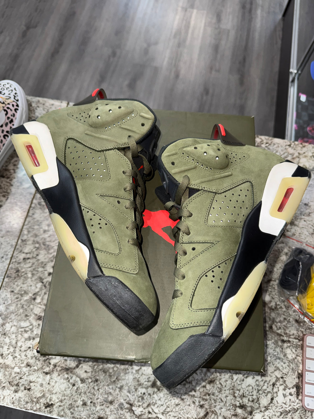Jordan 6 Retro Travis Scott