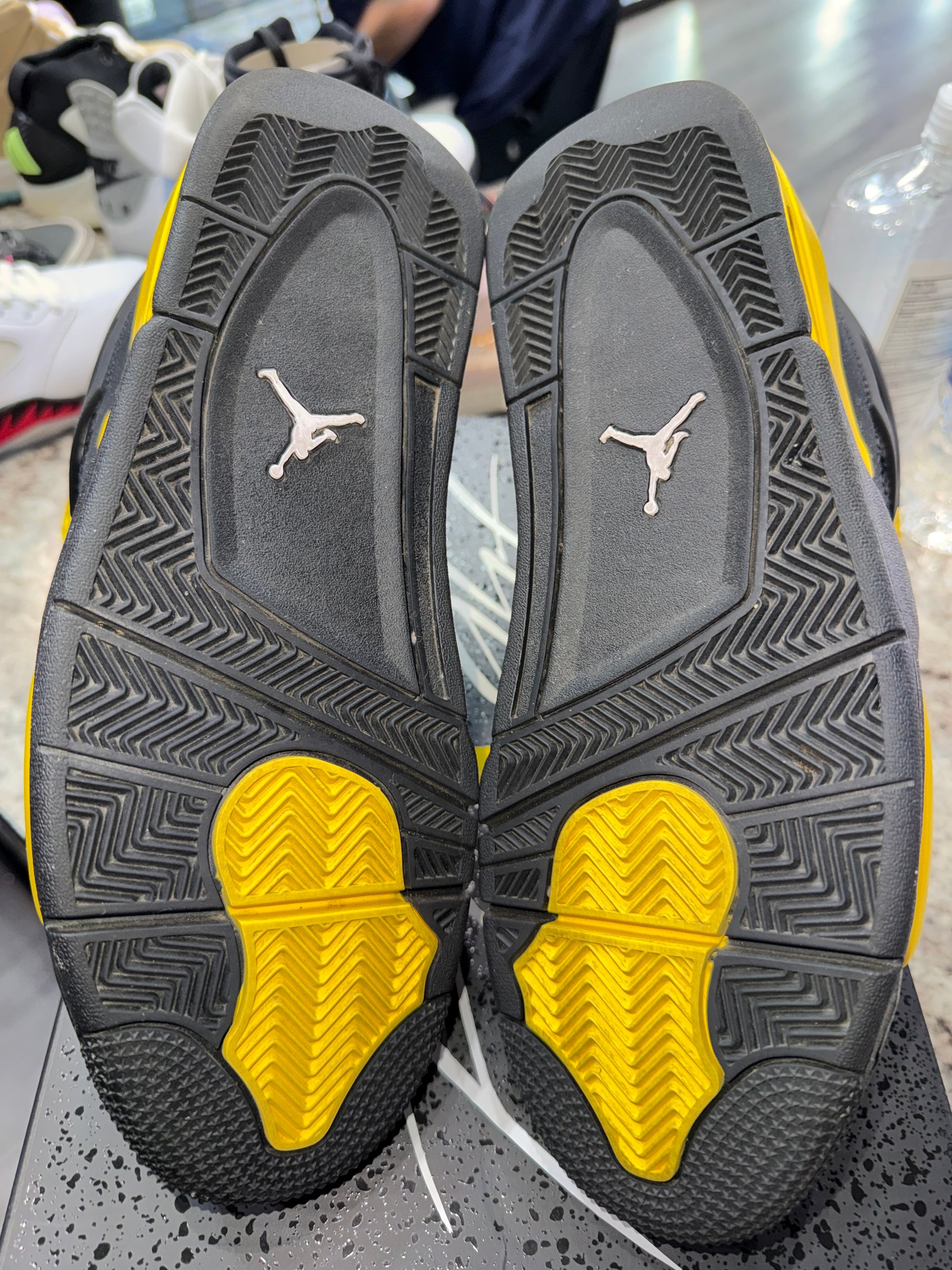 Jordan 4 Retro Thunder (2023)