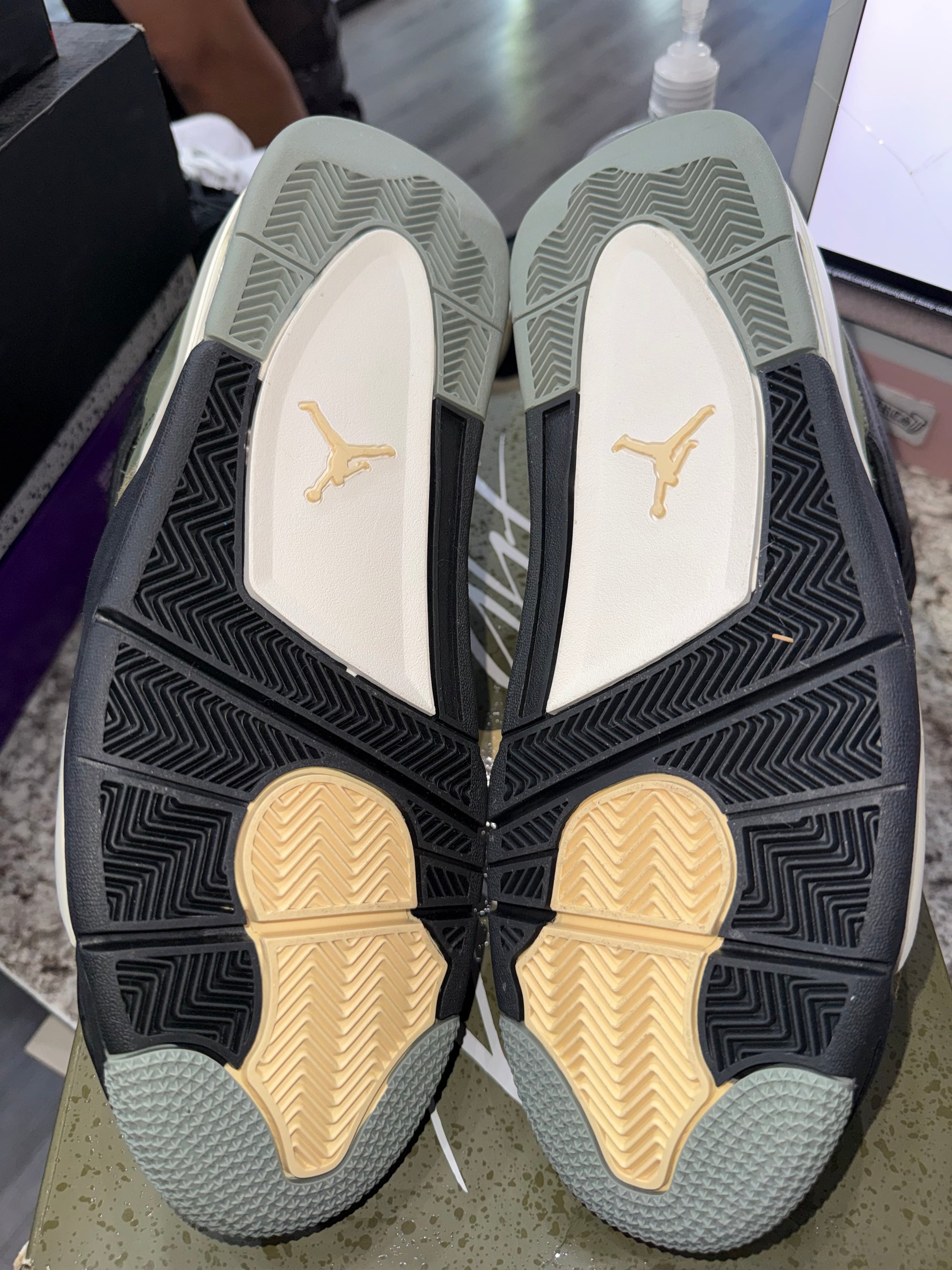 Jordan 4 Retro SE Craft Medium Olive