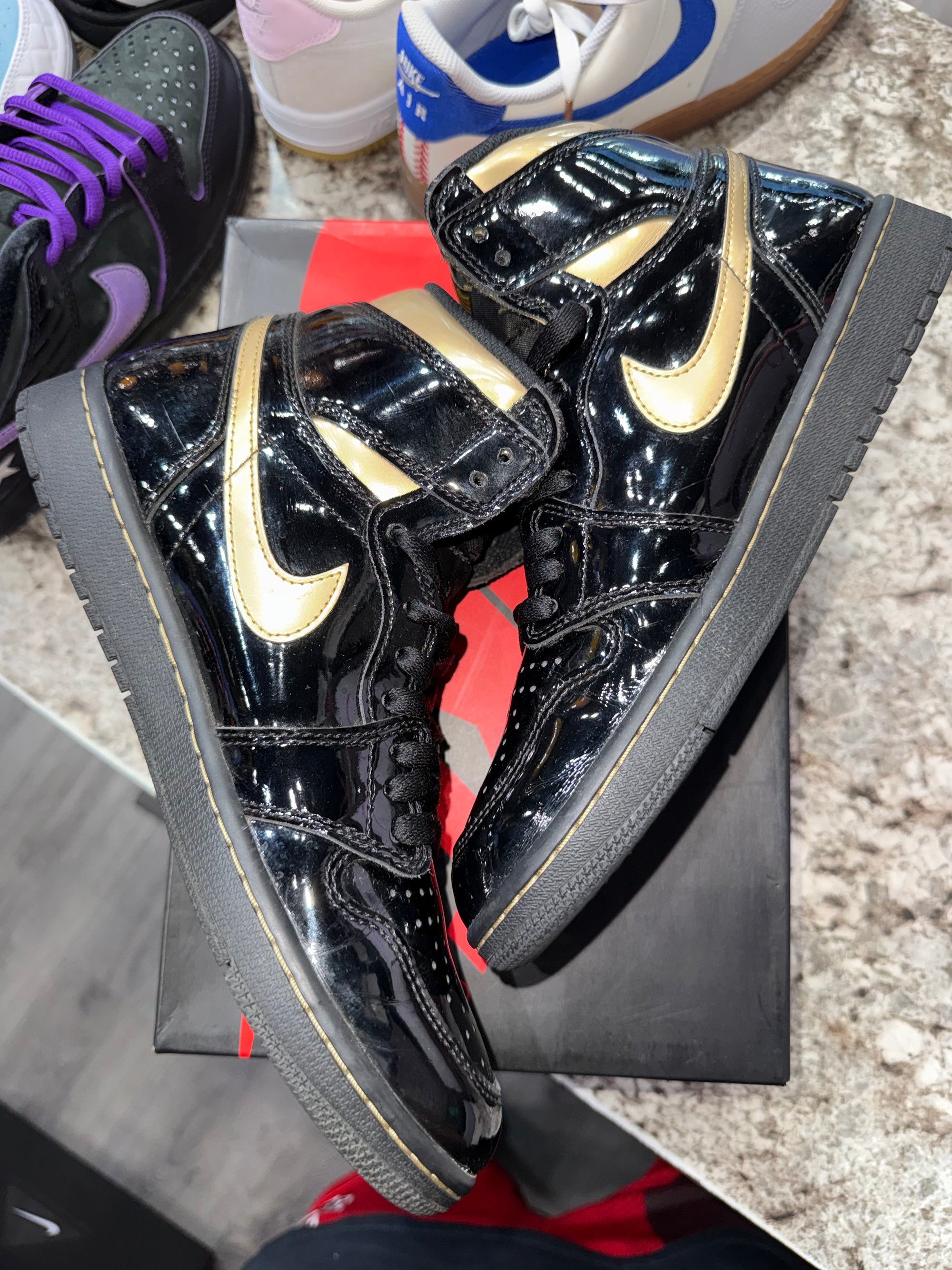Jordan 1 Retro High Black Metallic Gold (2020)