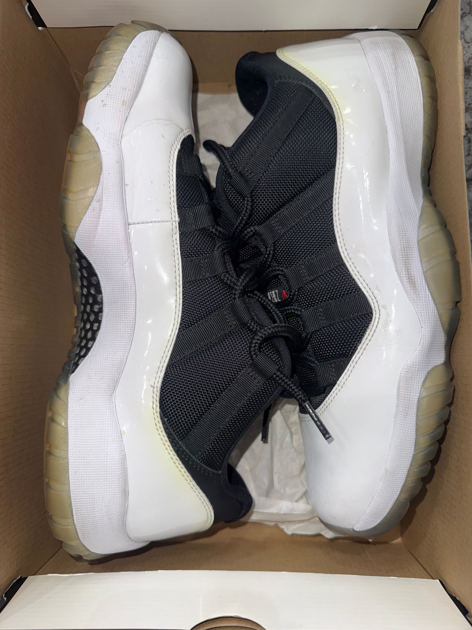 Jordan 11 Retro Low Tuxedo