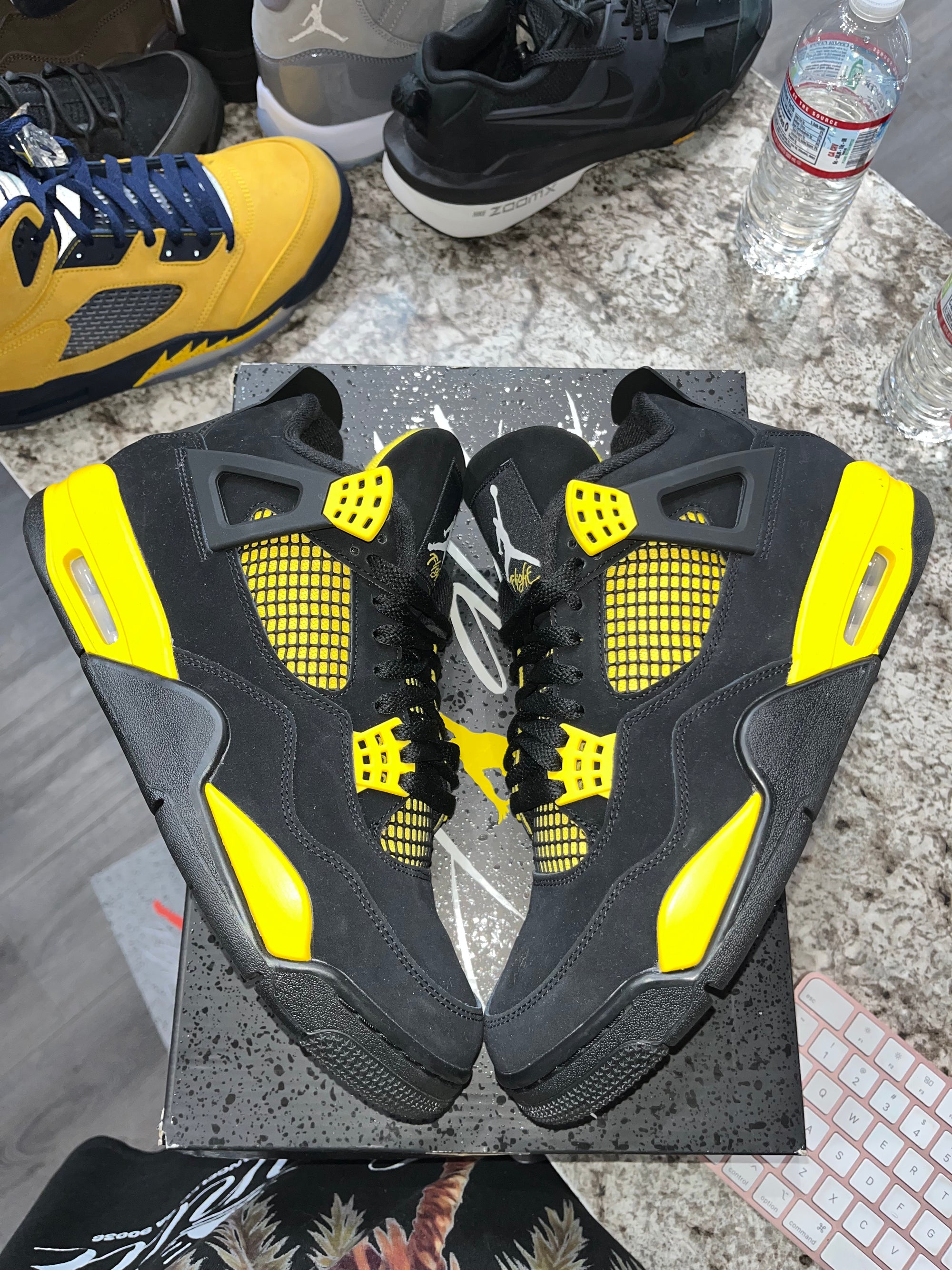 Jordan 4 Retro Thunder (2023)