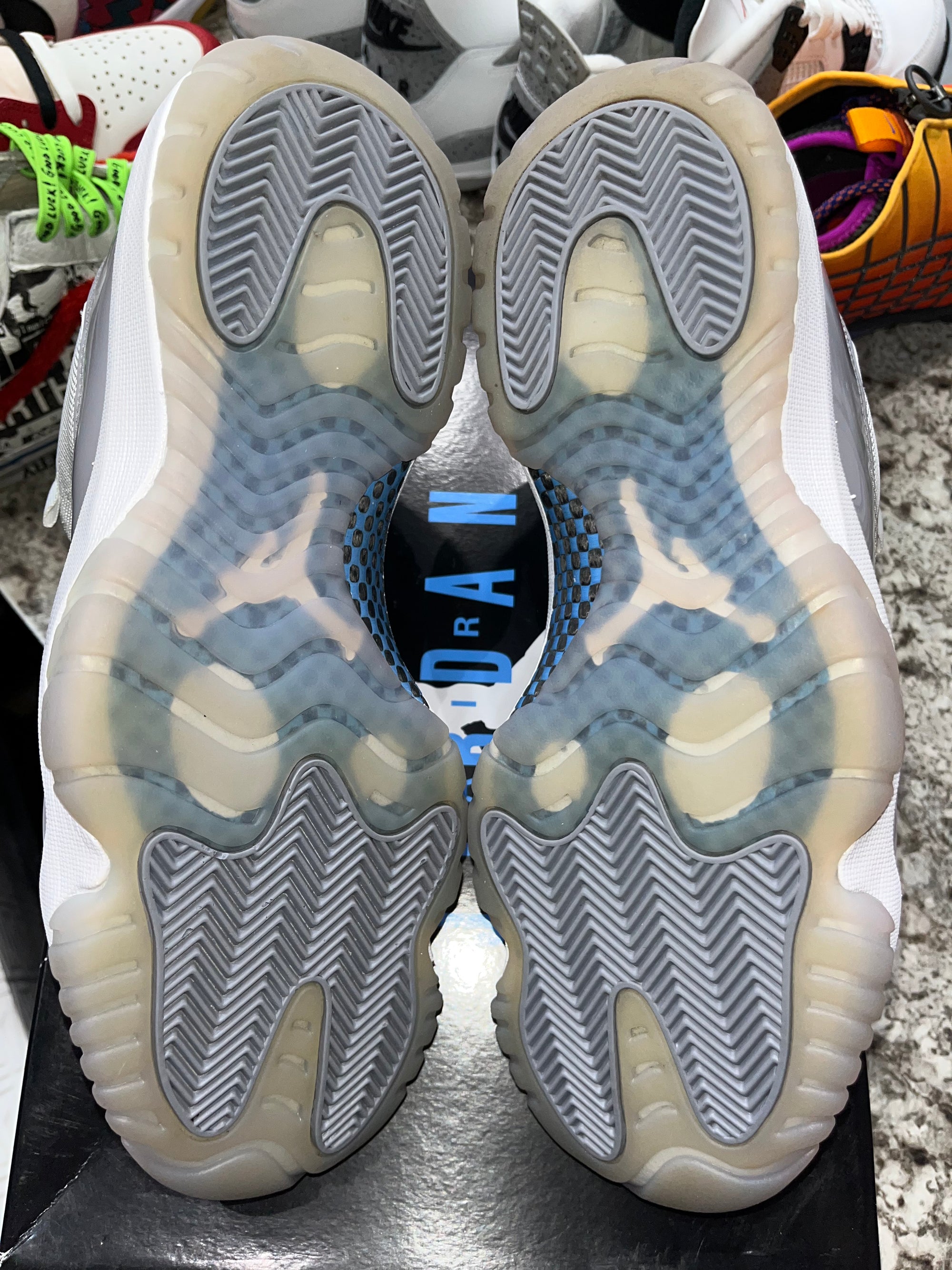 Jordan 11 Retro Low Cement Grey