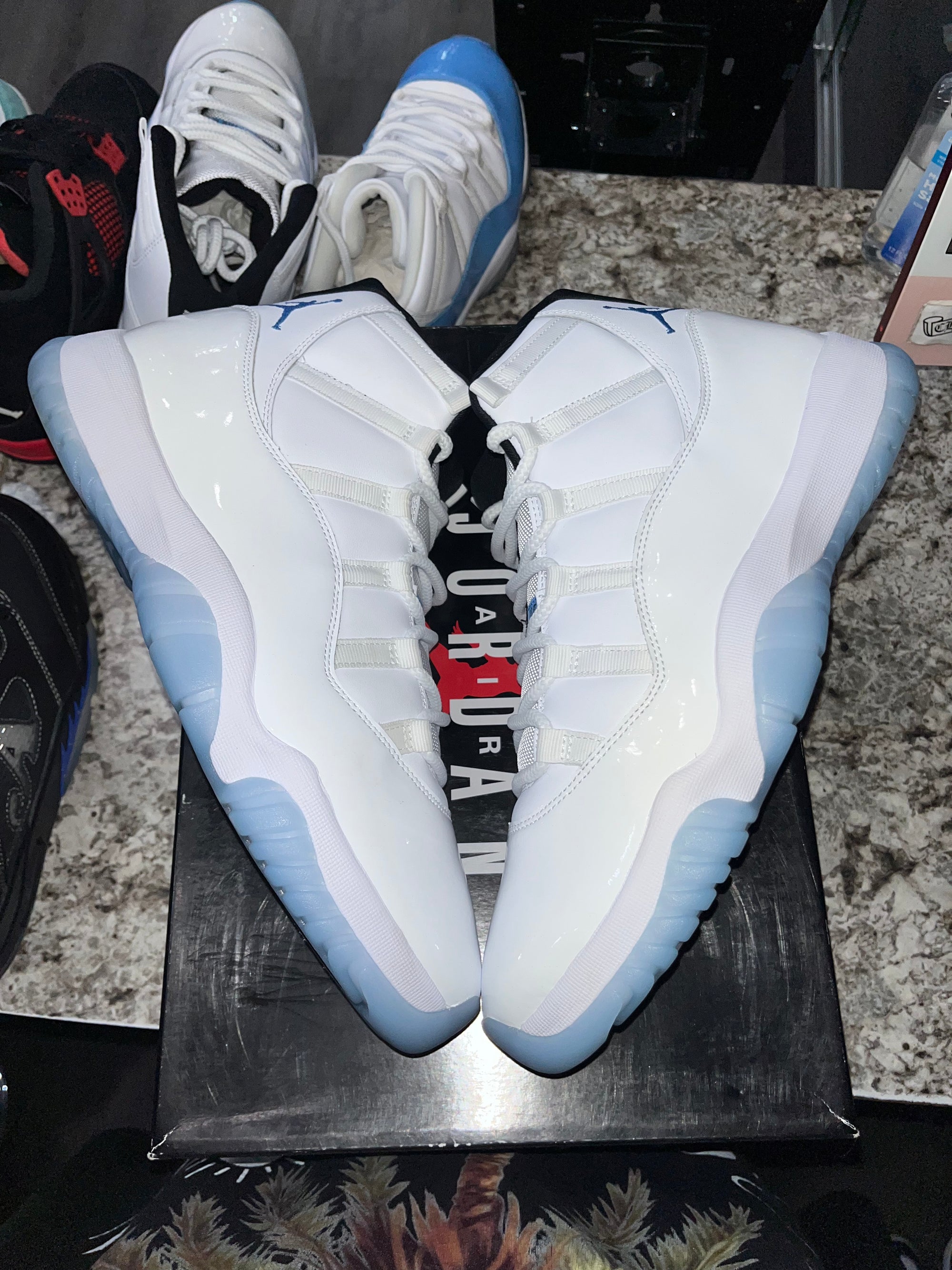 Jordan 11 Retro Legend Blue (2024)