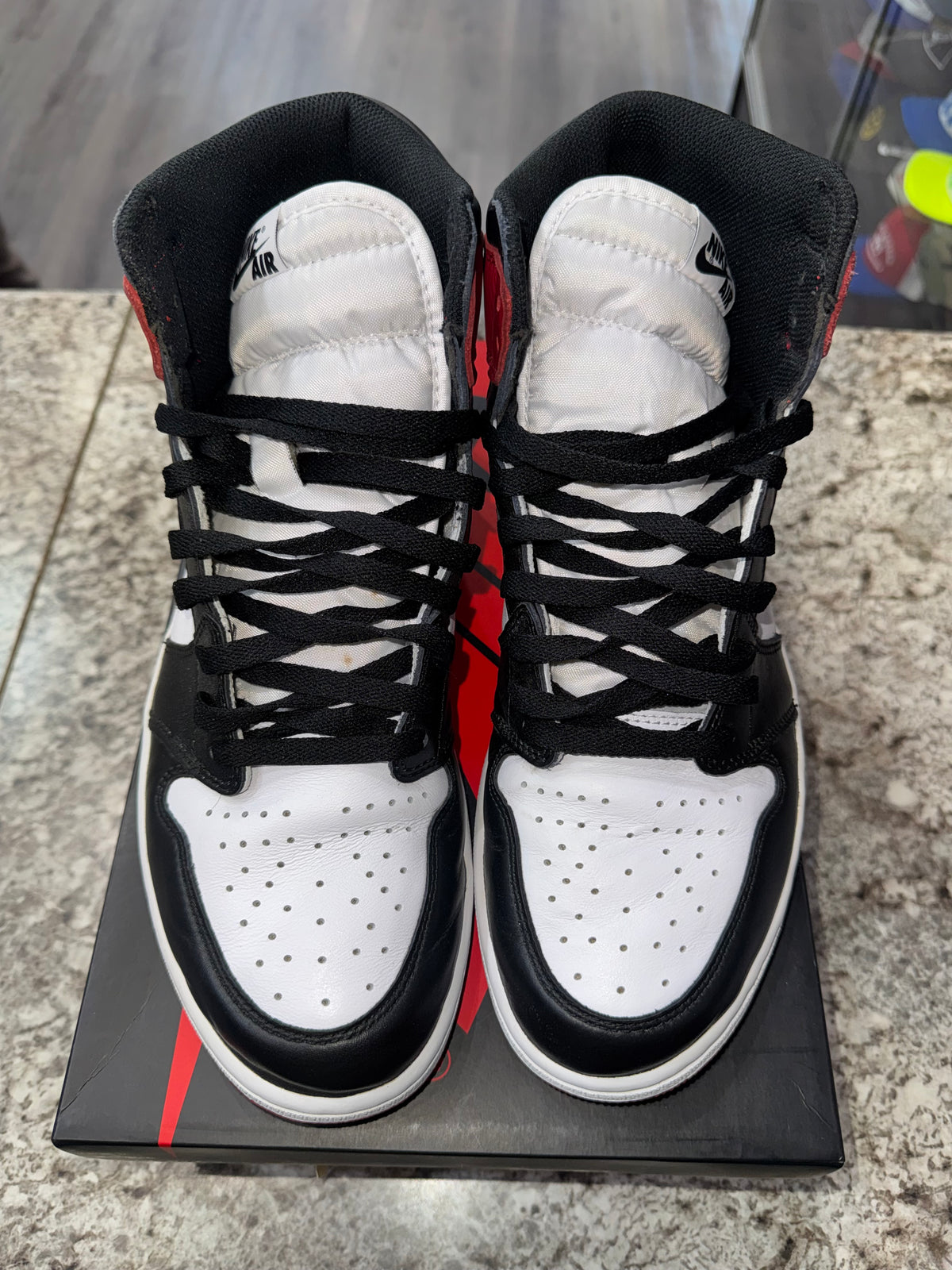 Jordan 1 Retro Black Toe (2016)