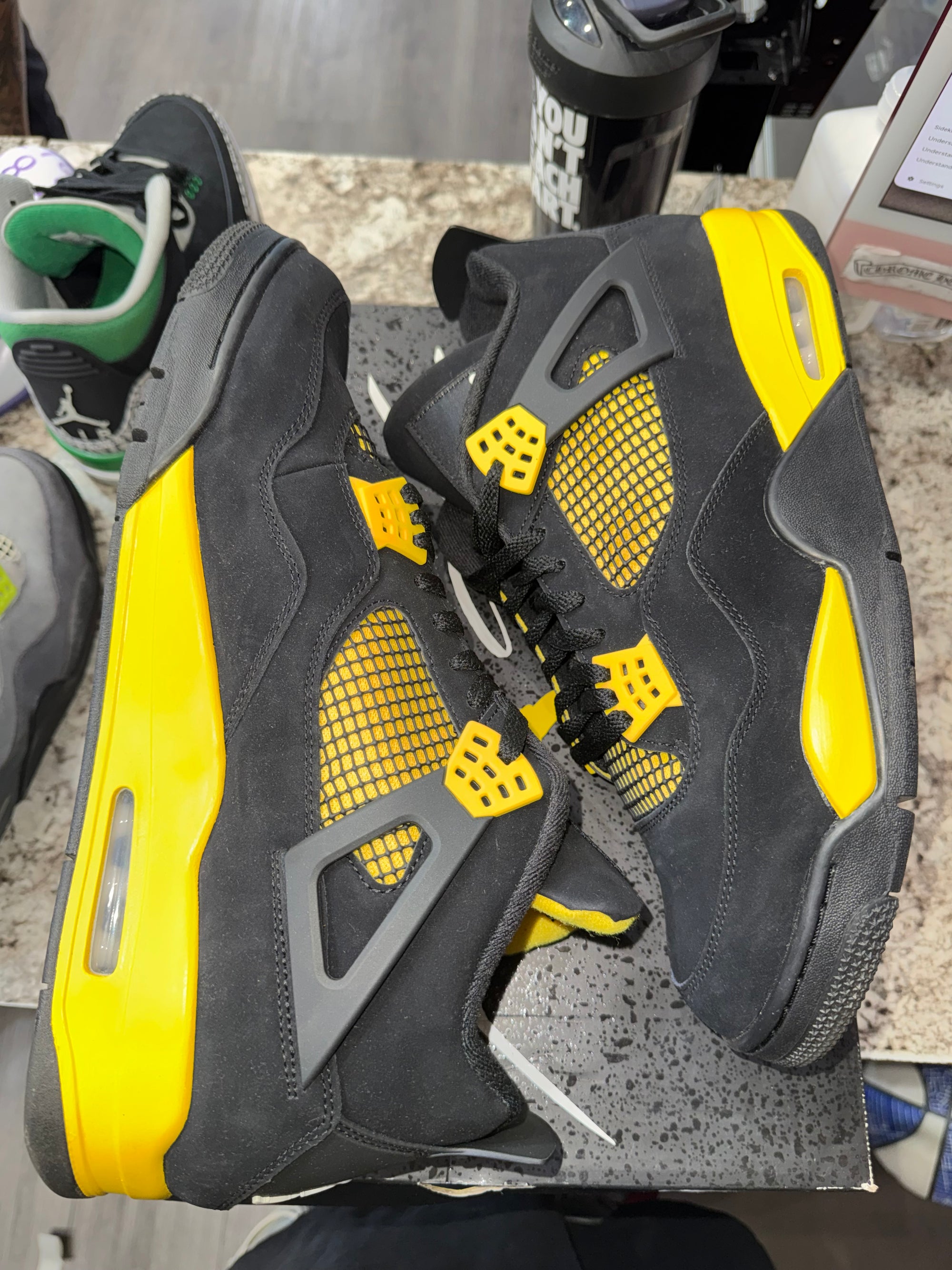 Jordan 4 Retro Thunder (2023)