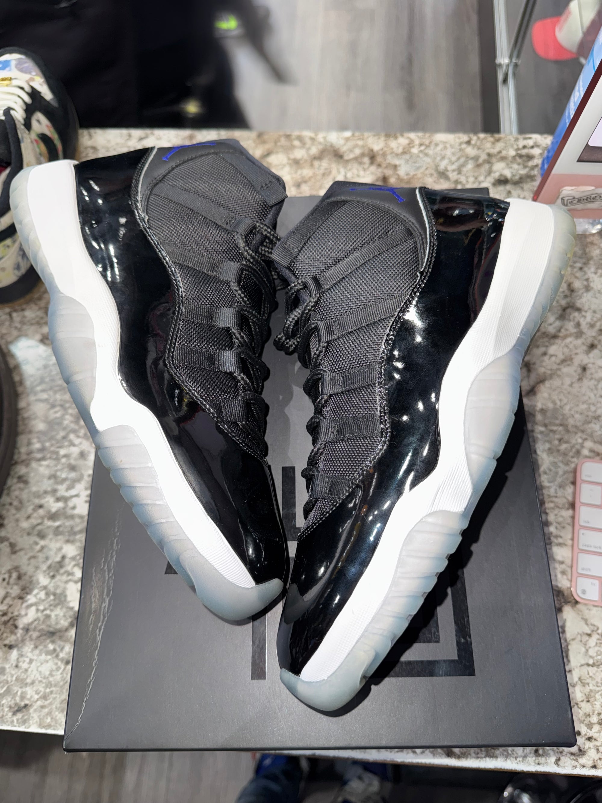 Jordan 11 Retro Space Jam (2016)