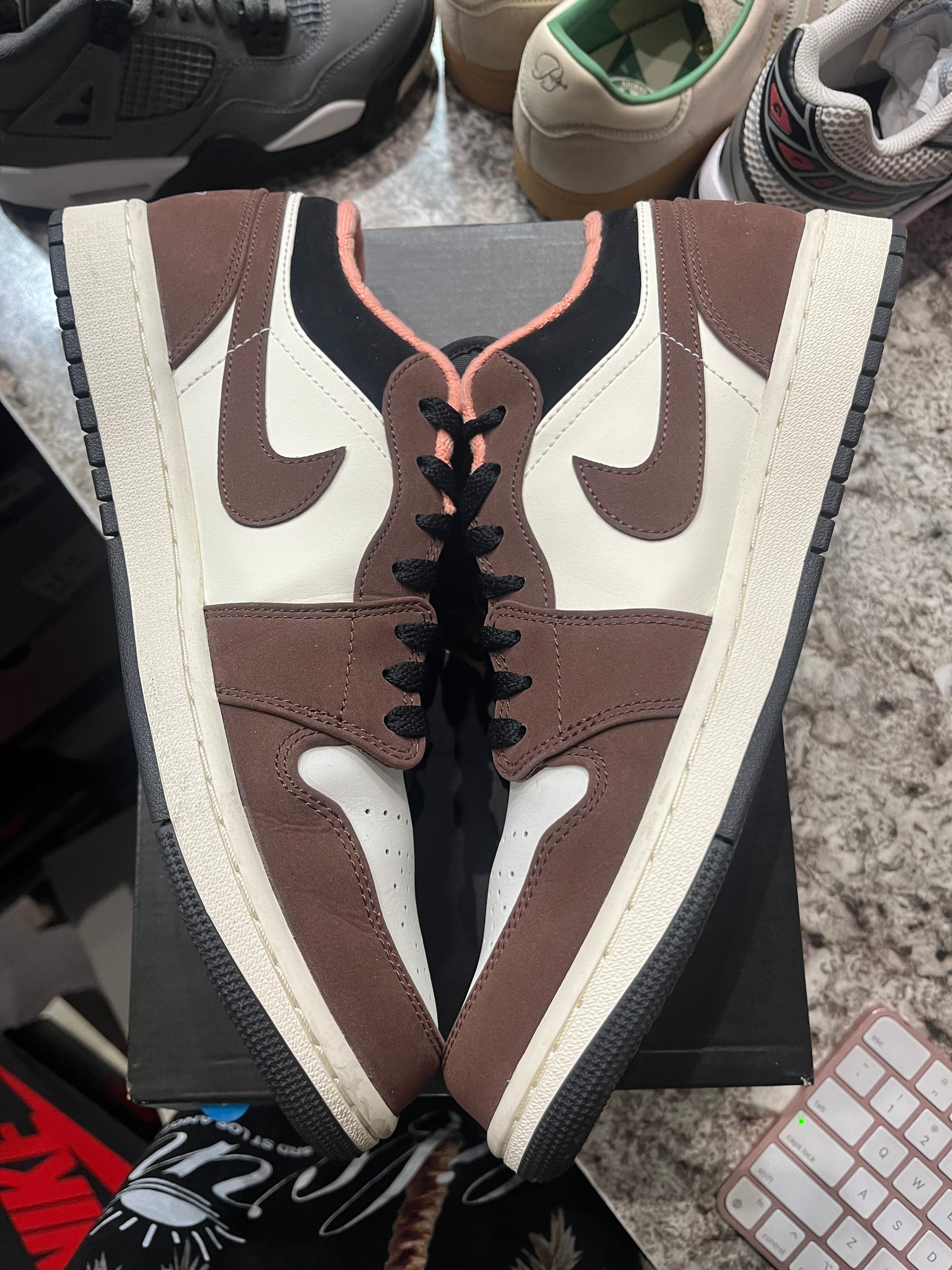 Jordan 1 Low Mocha