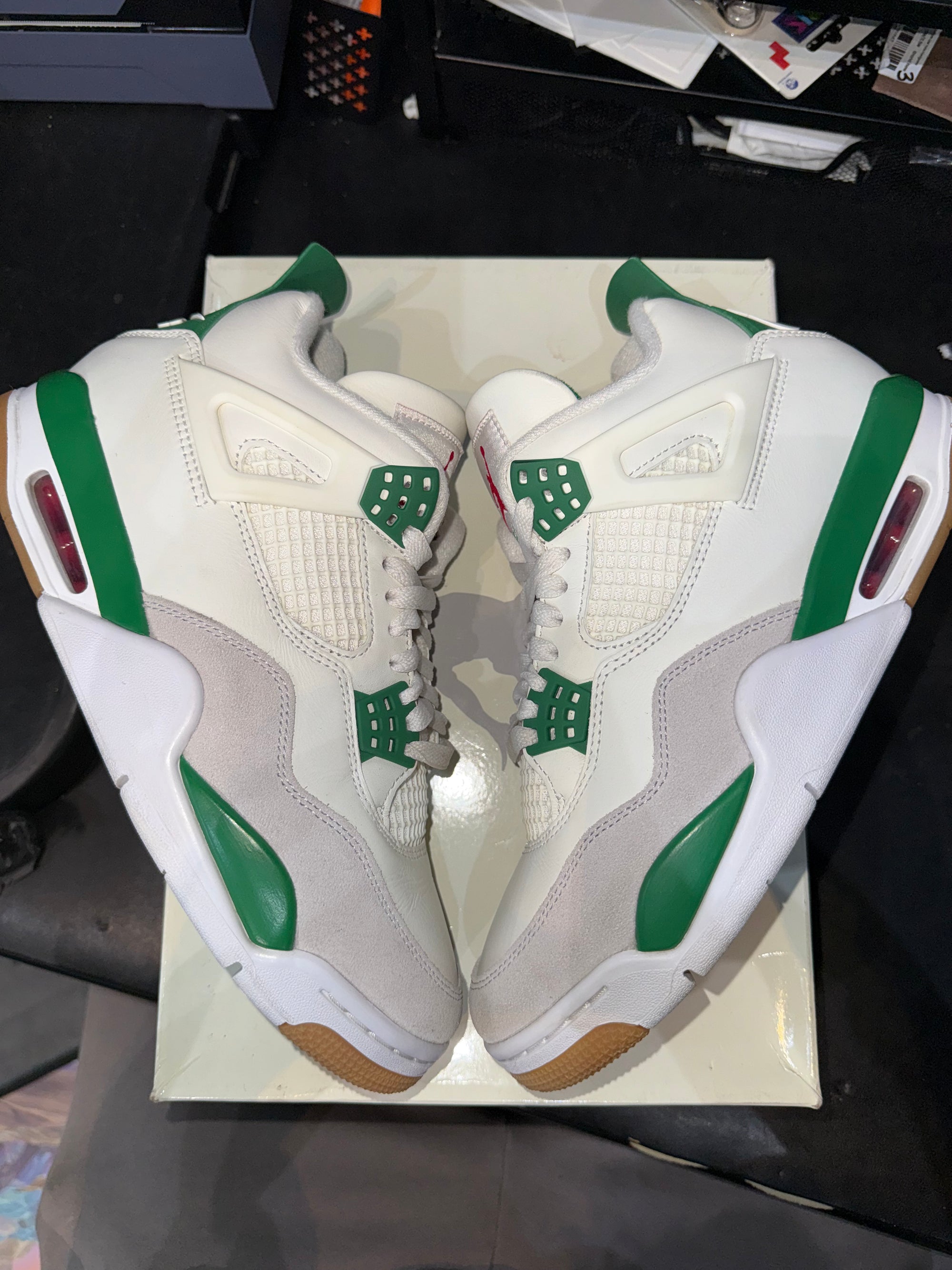 Jordan 4 Retro SB Pine Green (DAMAGED BOX LID)