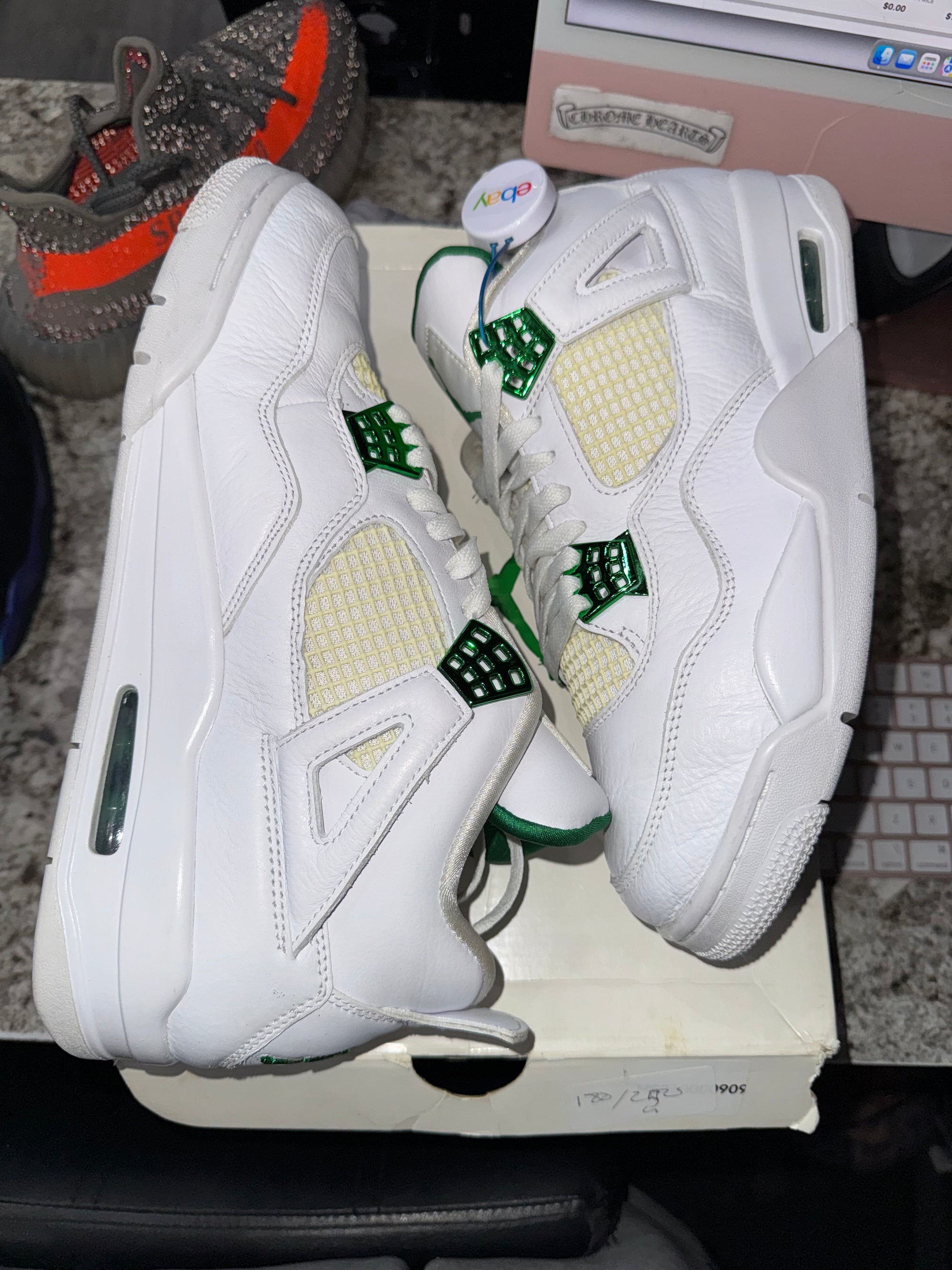 Jordan 4 Retro Metallic Green (DAMAGED BOX)