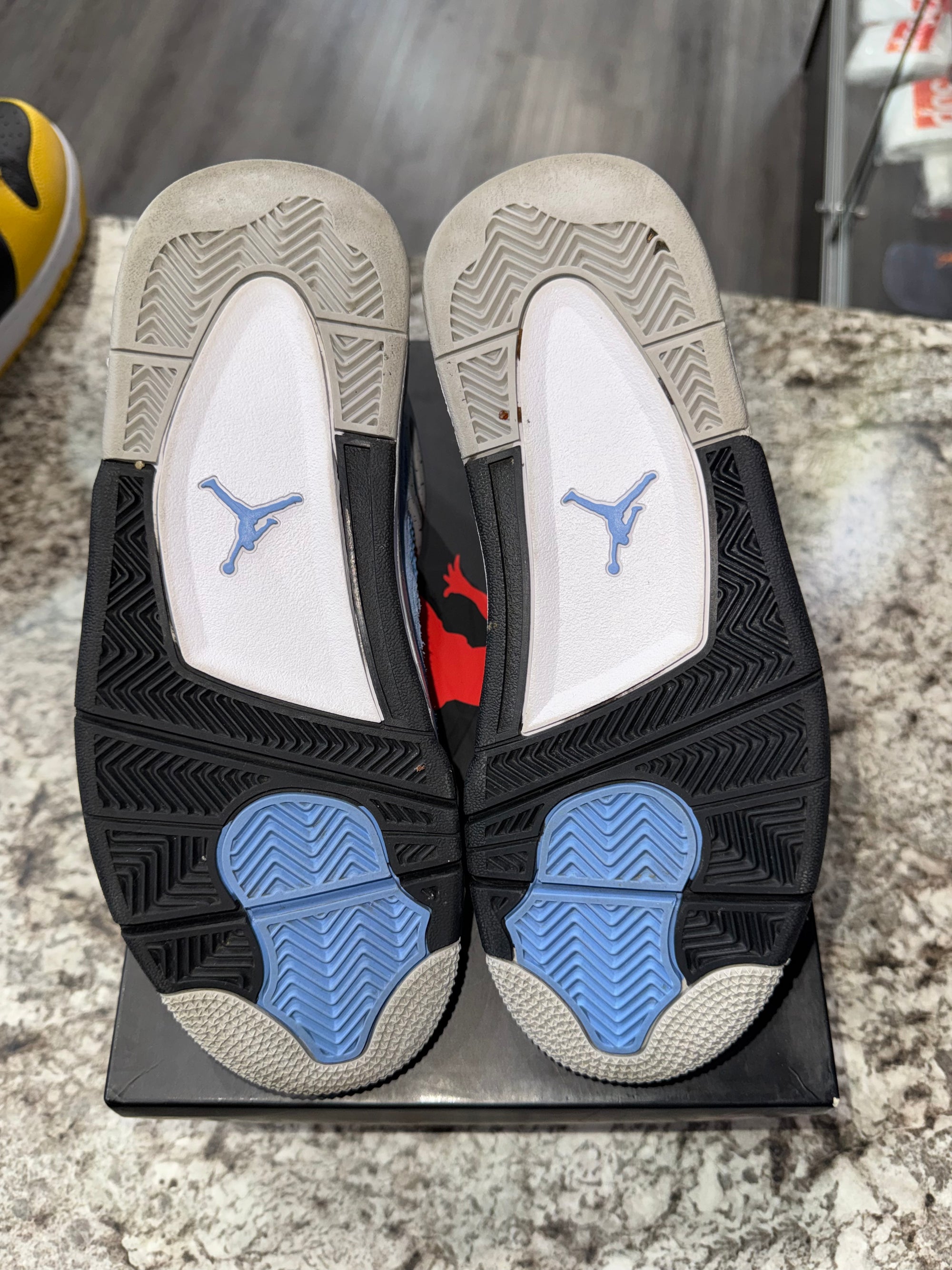Jordan 4 Retro University Blue (GS)