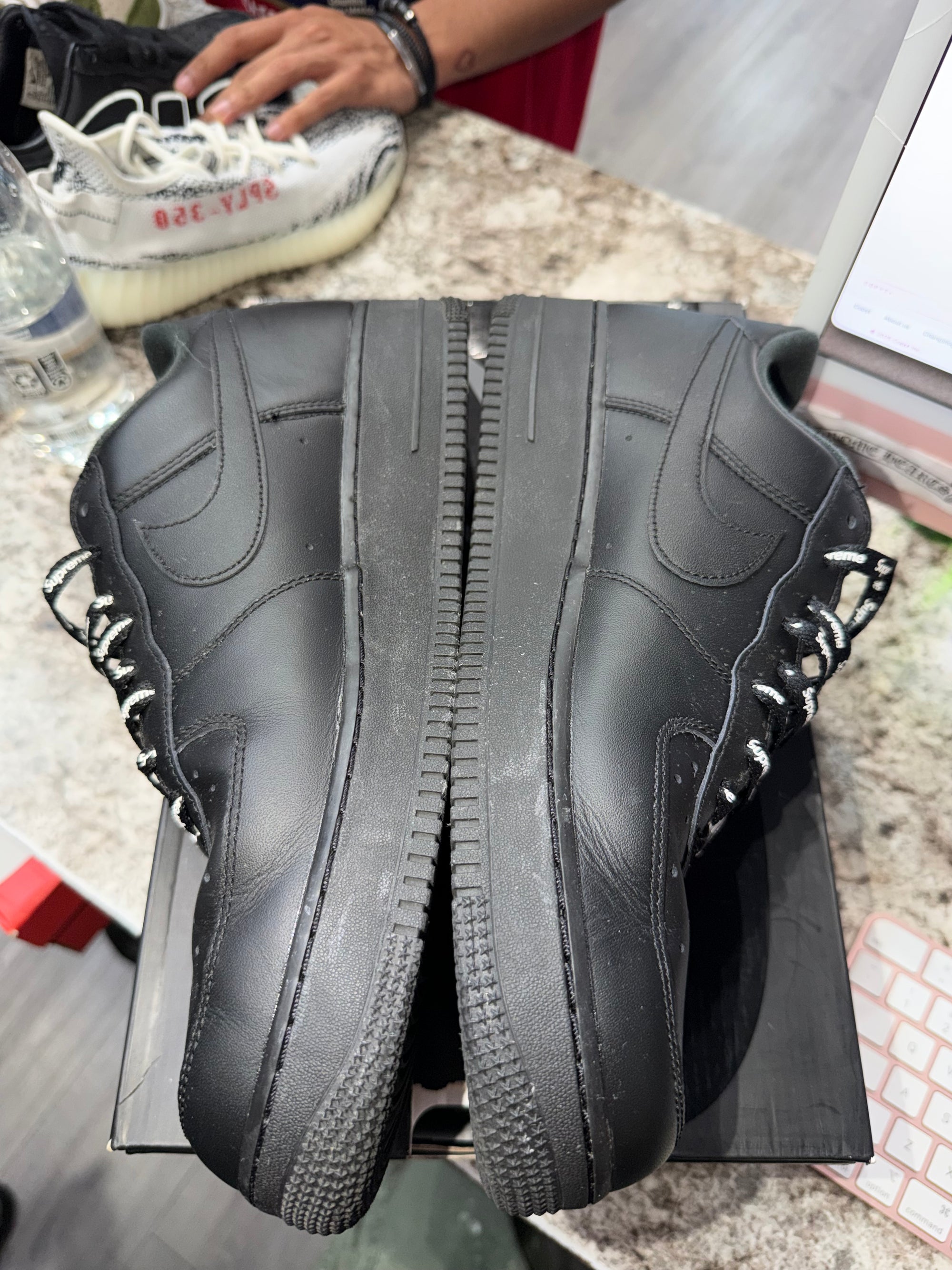 Nike Air Force 1 Low Supreme Black