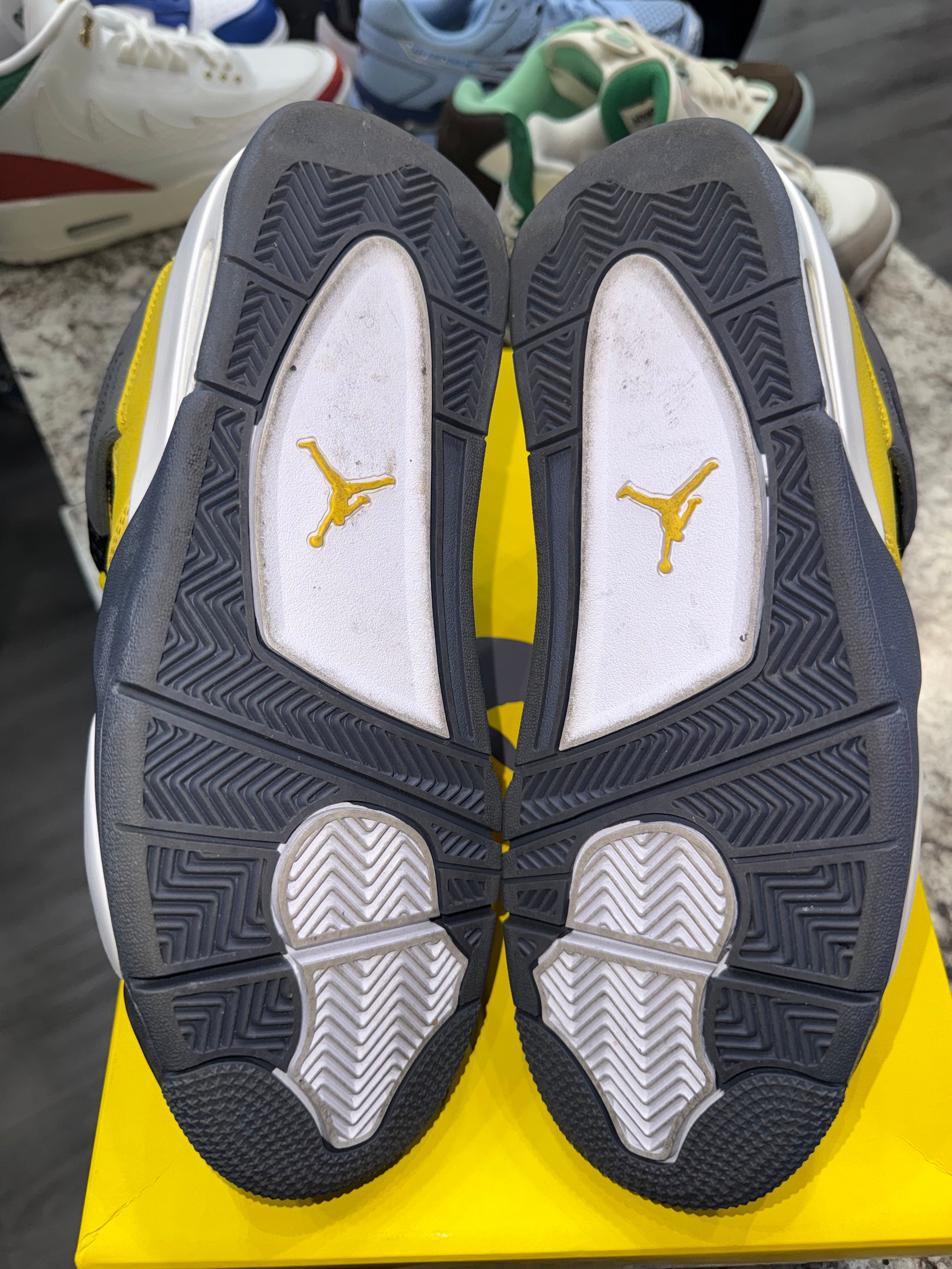 Jordan 4 Retro Lightning (2021) – Coolkicks
