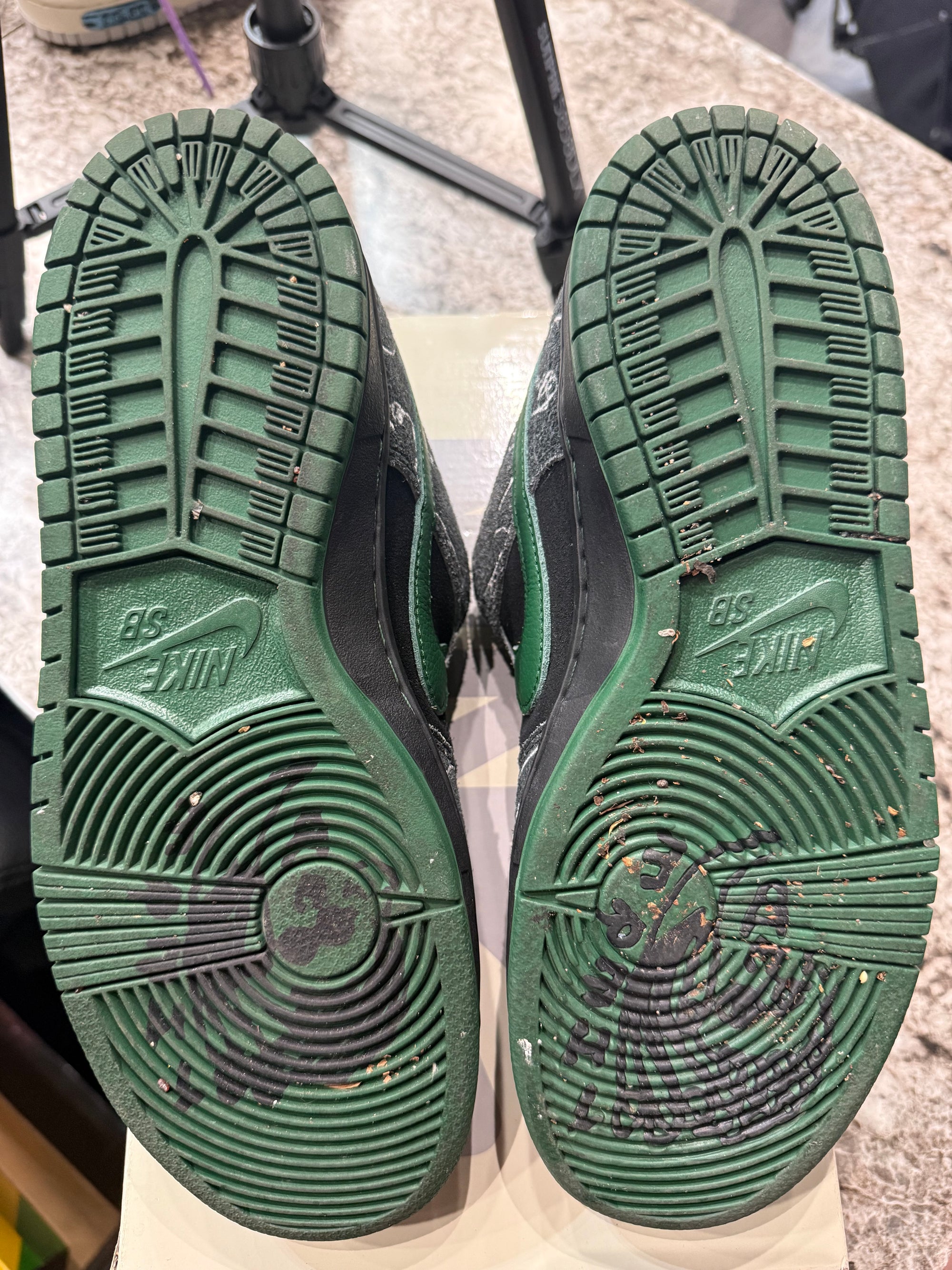 Nike SB Dunk Low There Skateboards (DAMAGED BOX)