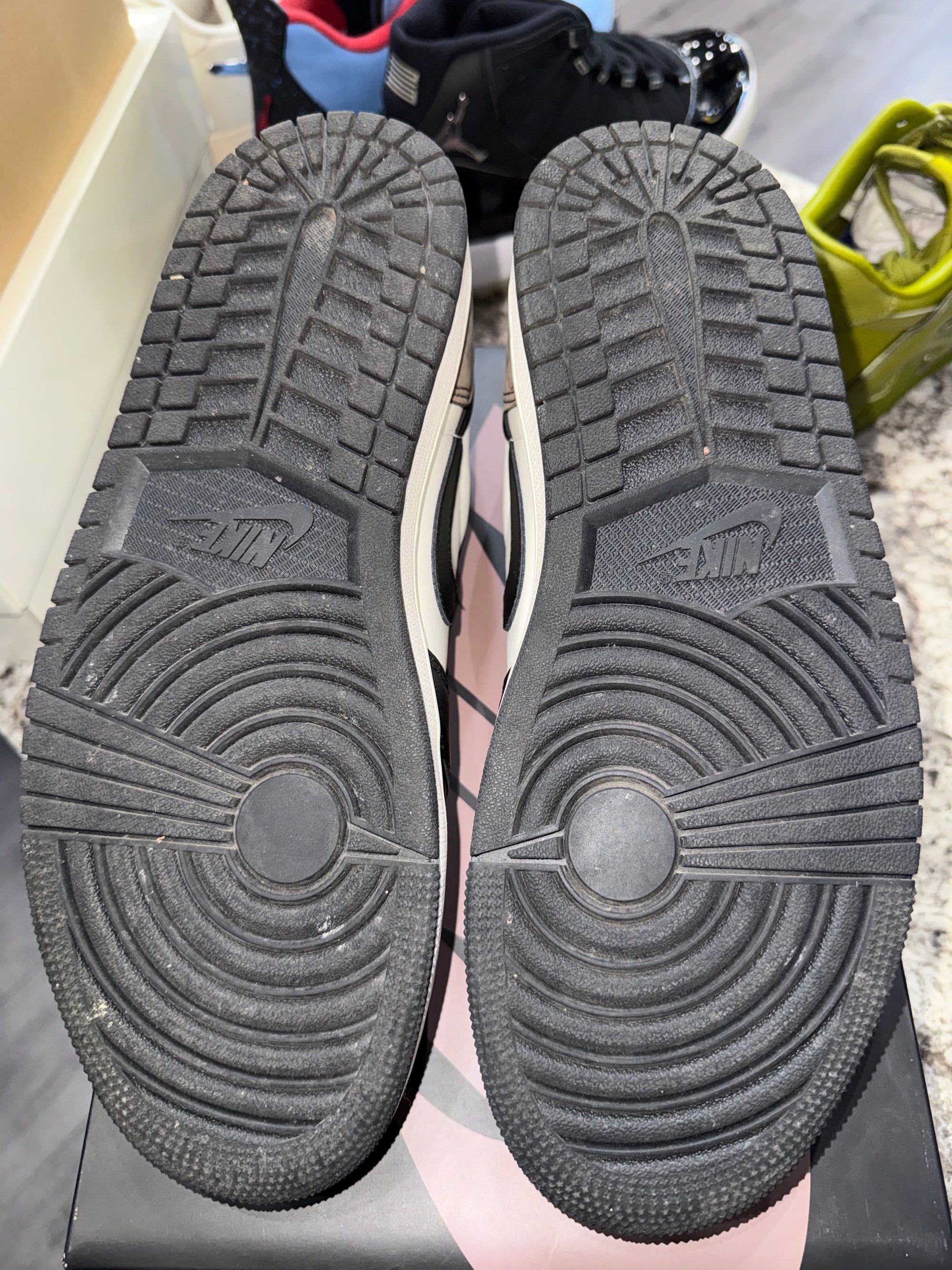 Jordan 1 Retro Low OG Mocha