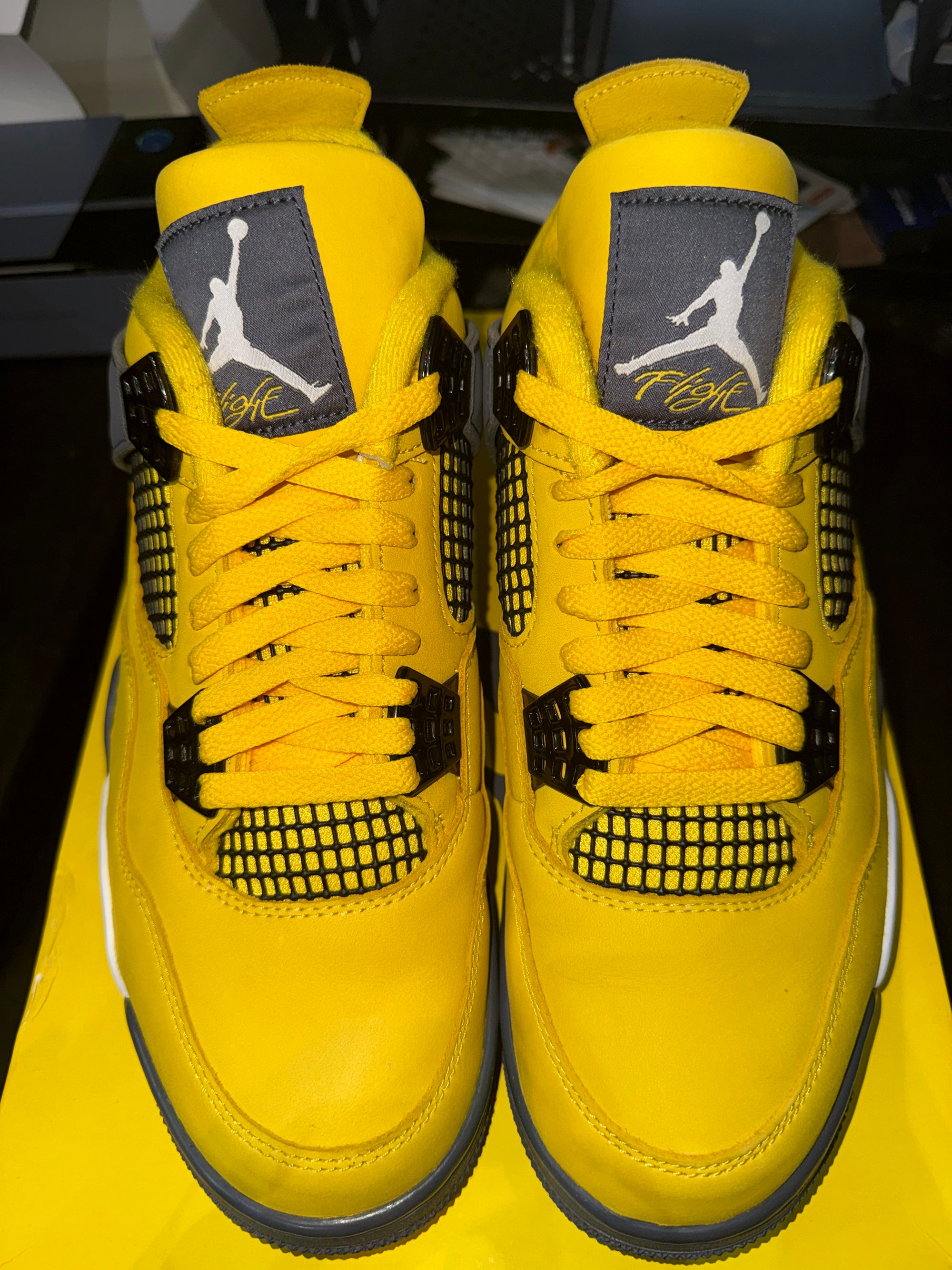 Jordan 4 Retro Lightning (2021) (DAMAGED BOX)