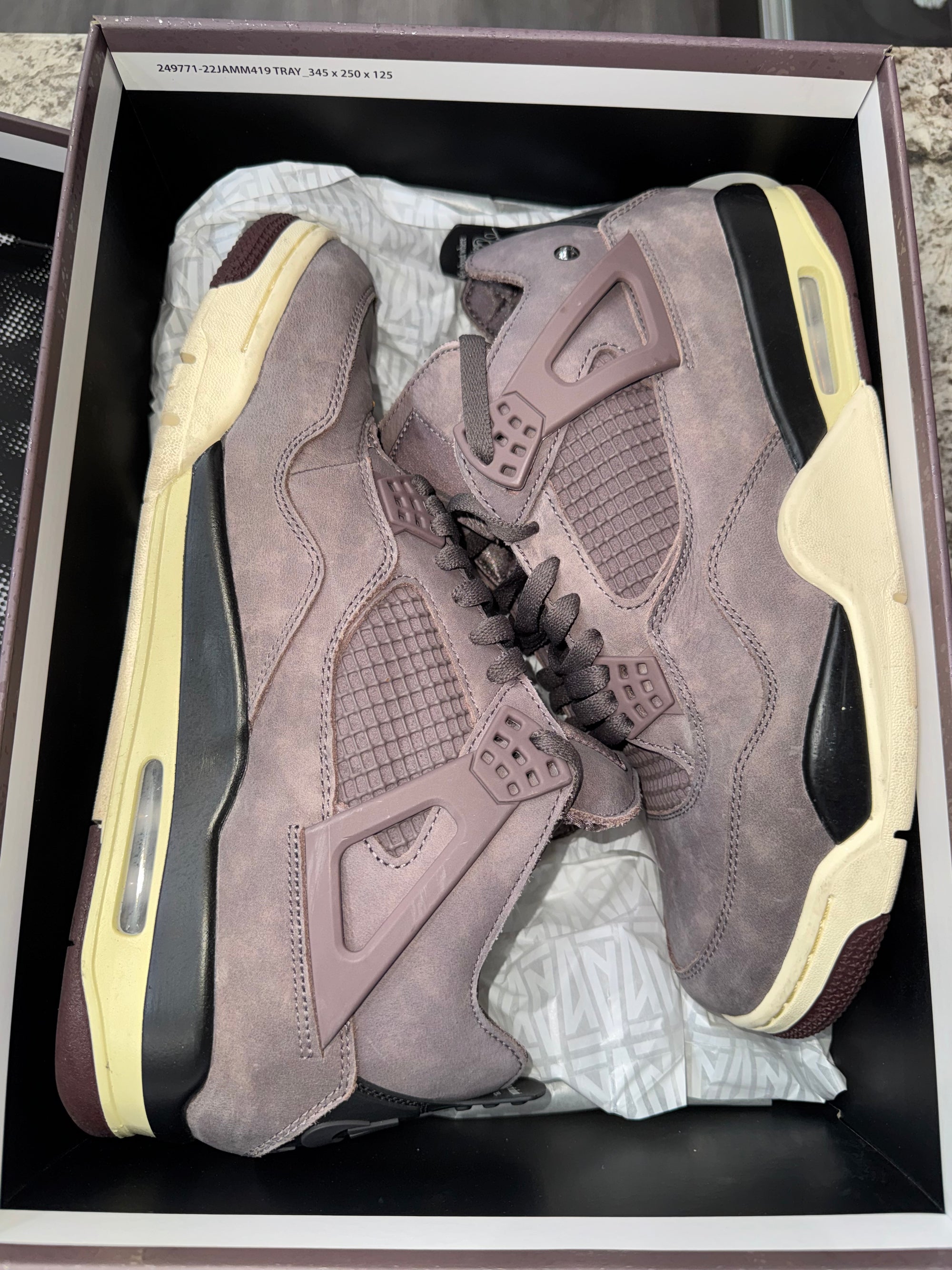 Jordan 4 Retro SP A Ma Maniére Violet Ore