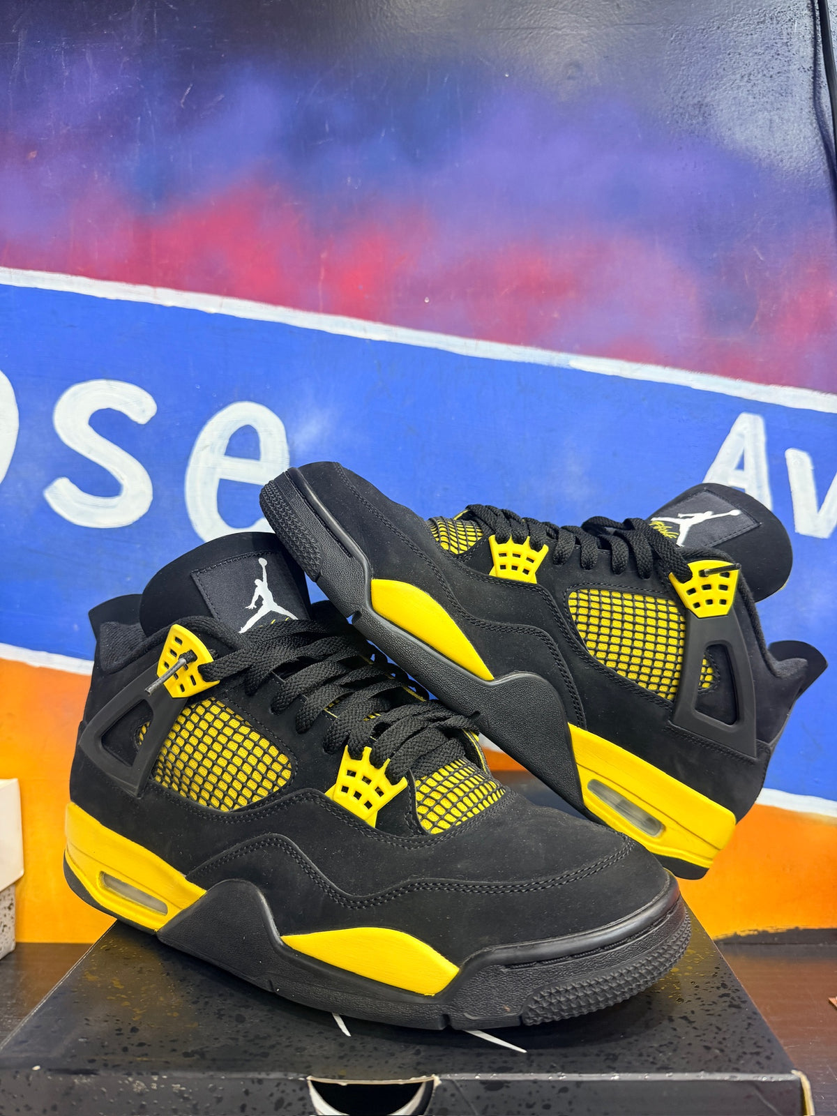 Jordan 4 Retro Thunder (2023)