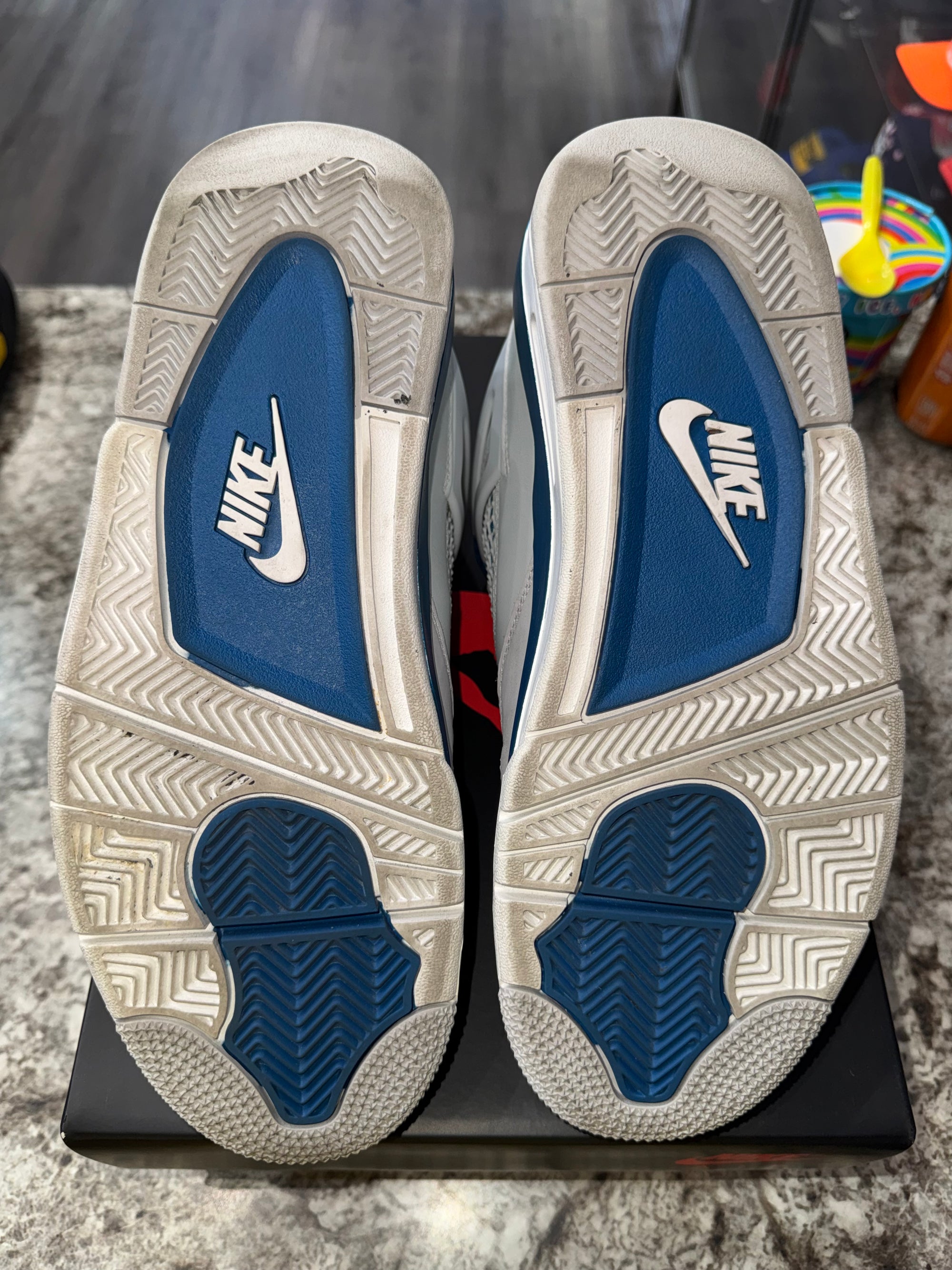 Jordan 4 Retro Military Blue (2024)