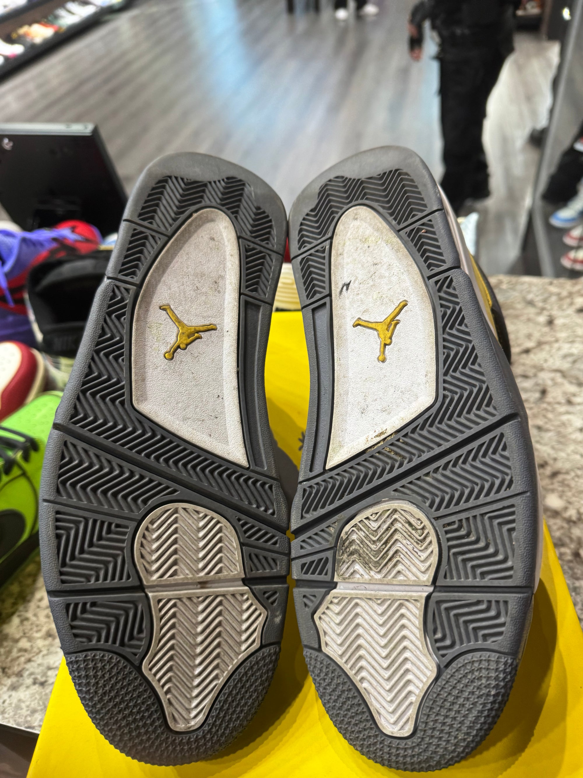 Jordan 4 Retro Lightning (2021)