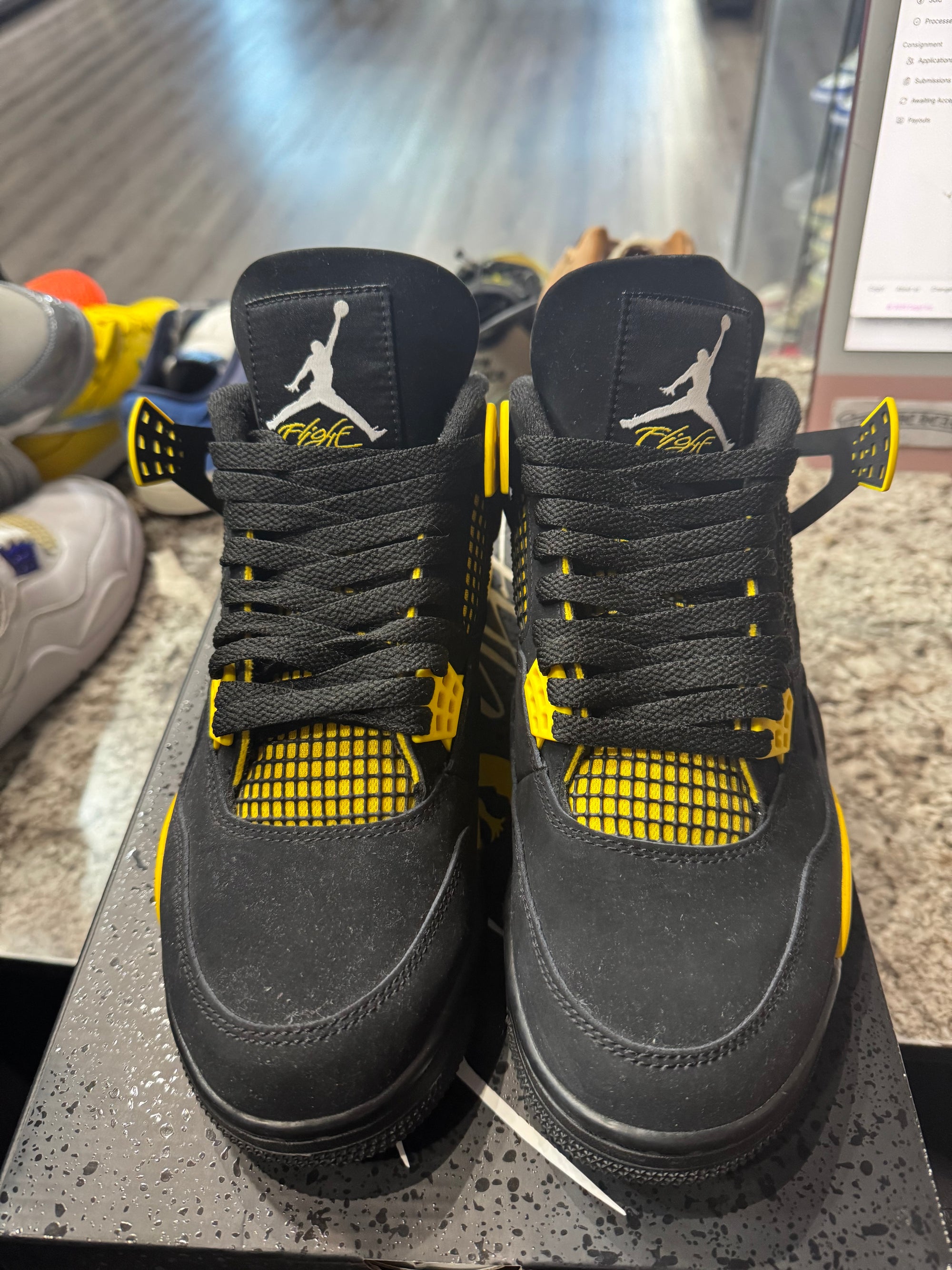 Jordan 4 Retro Thunder (2023)