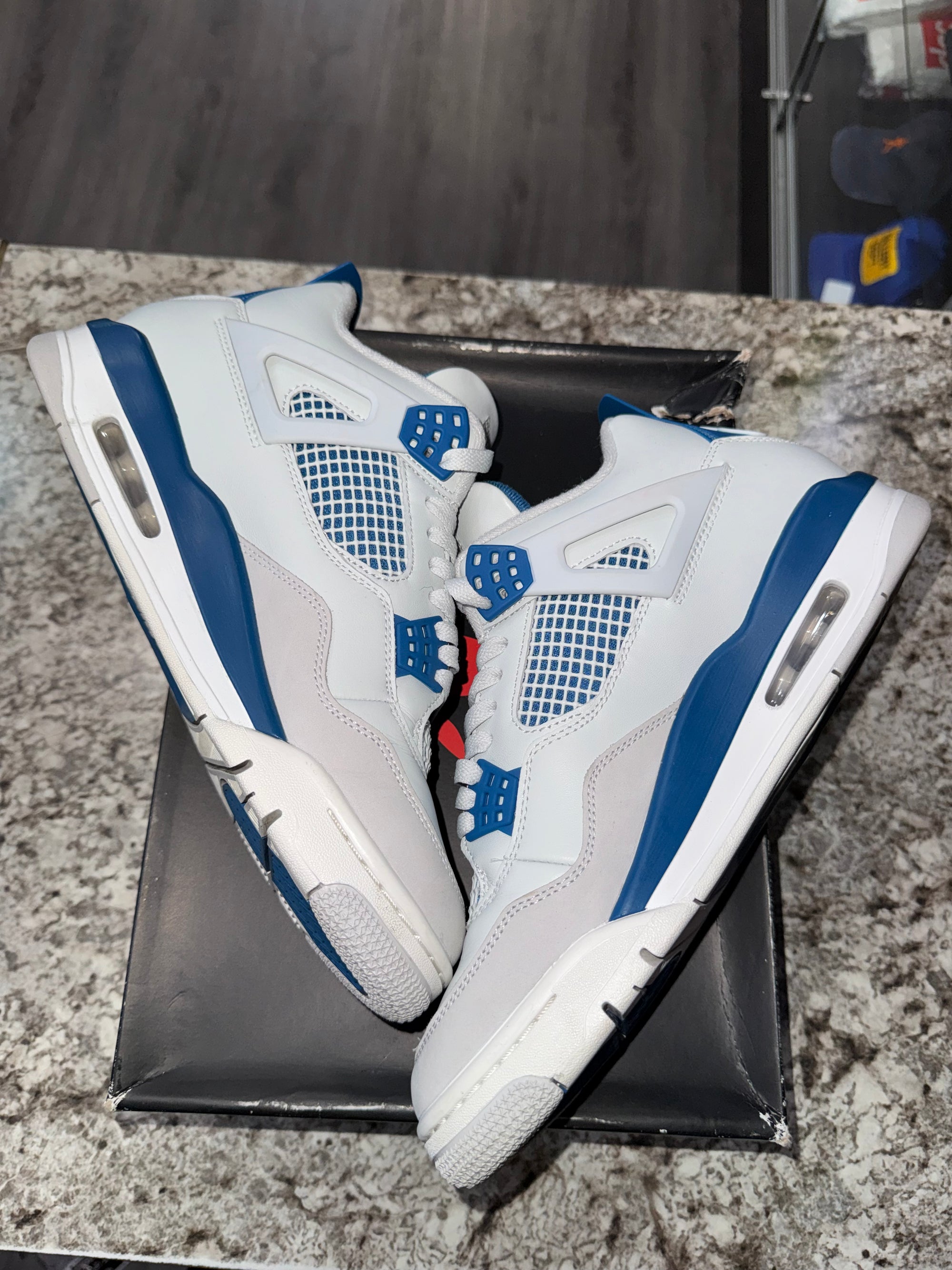 Jordan 4 Retro Military Blue (2024)