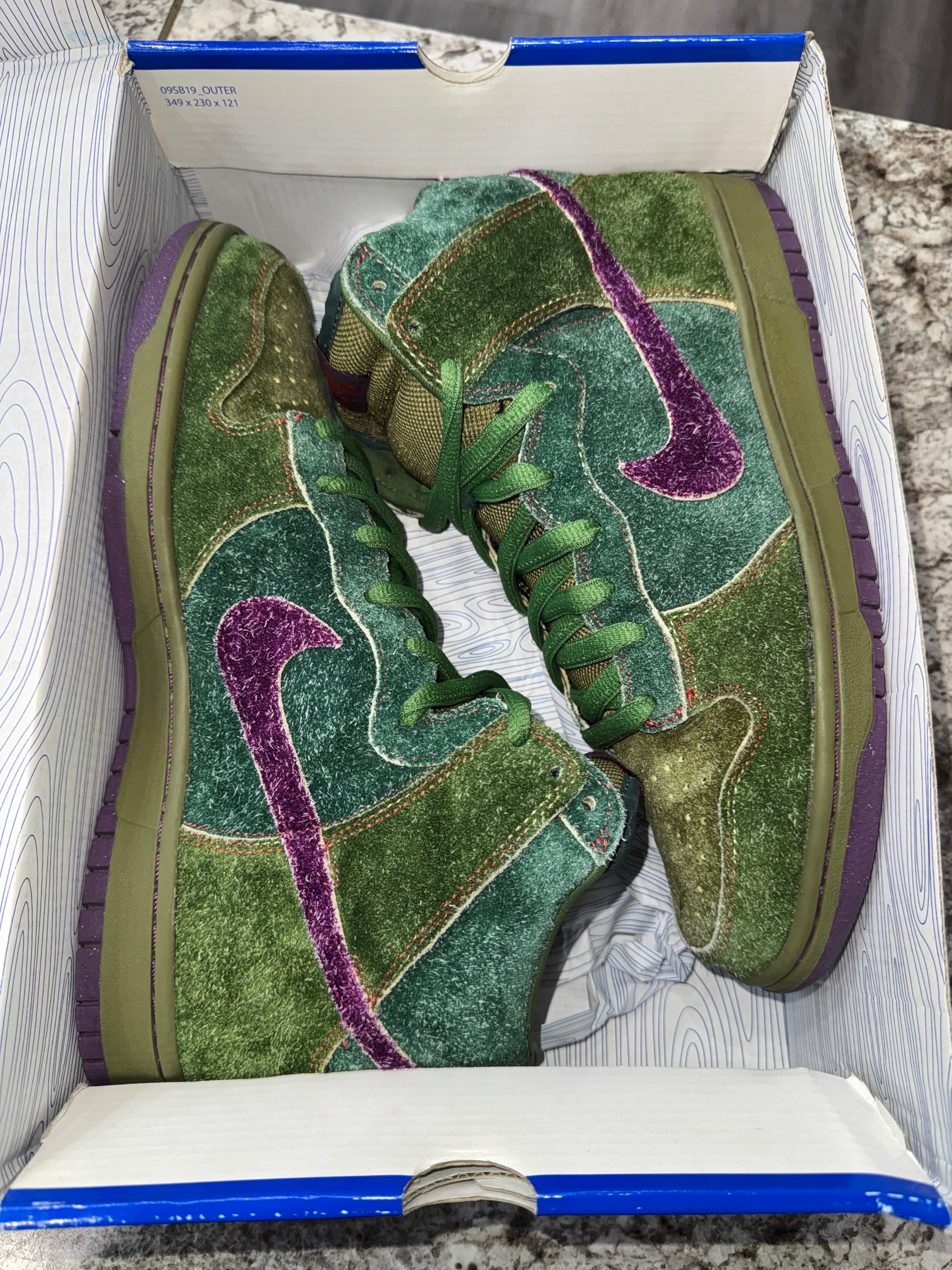 Nike SB Dunk High Skunk 420