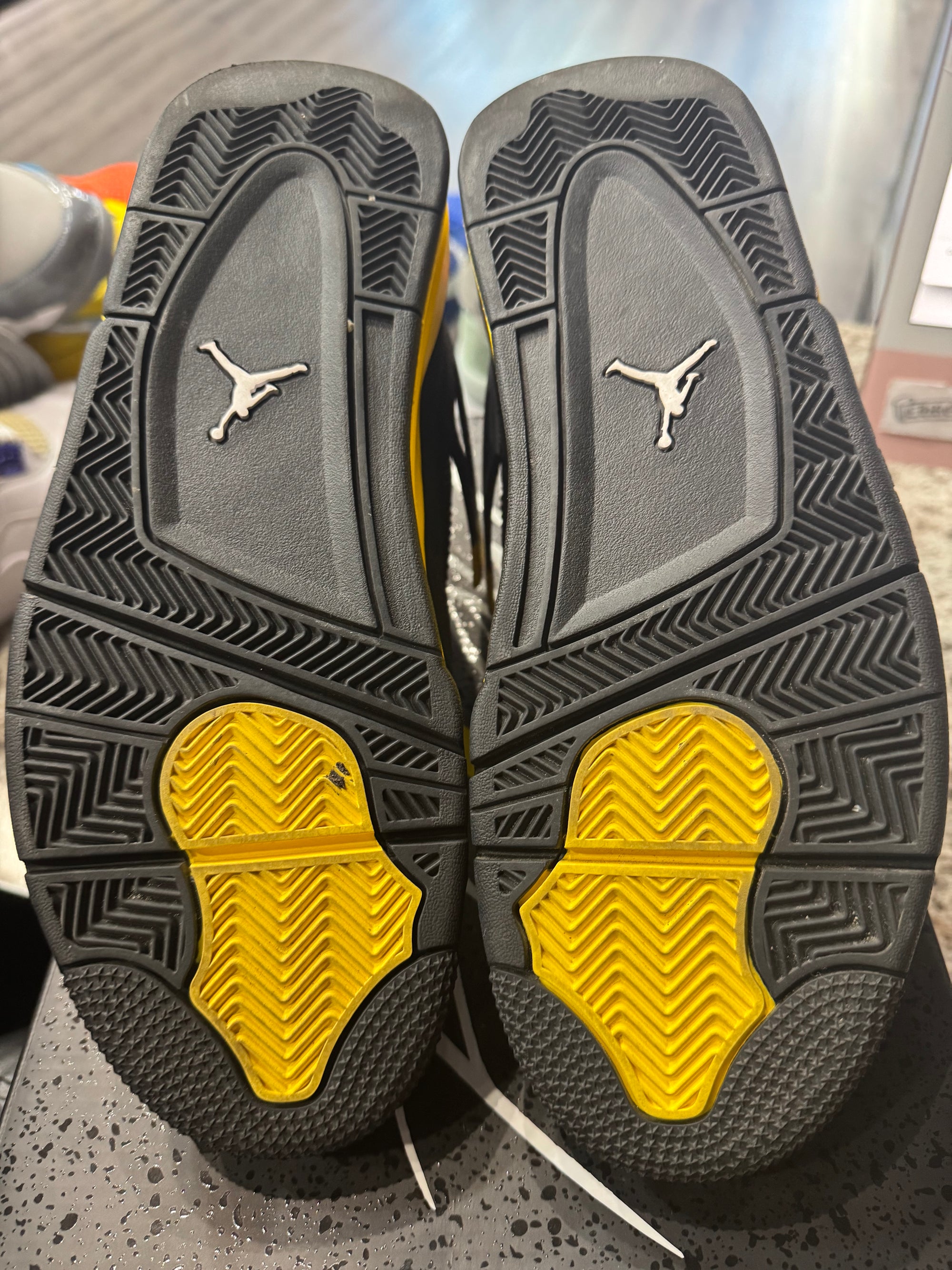 Jordan 4 Retro Thunder (2023)