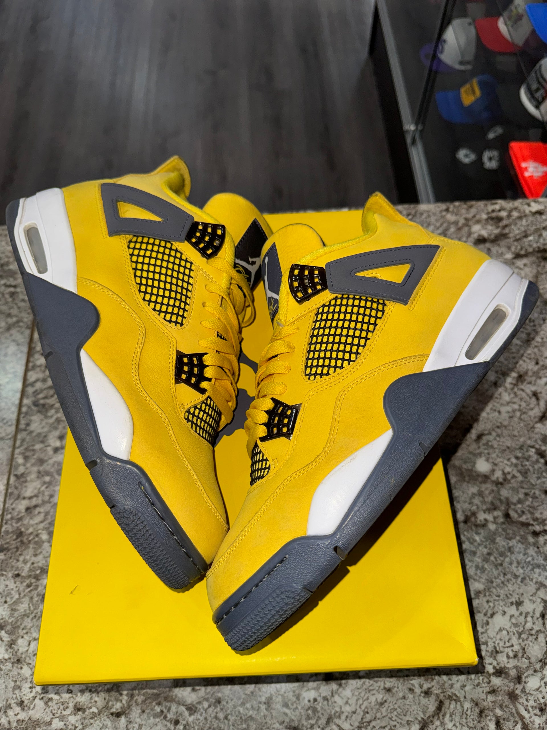 Jordan 4 Retro Lightning (2021)