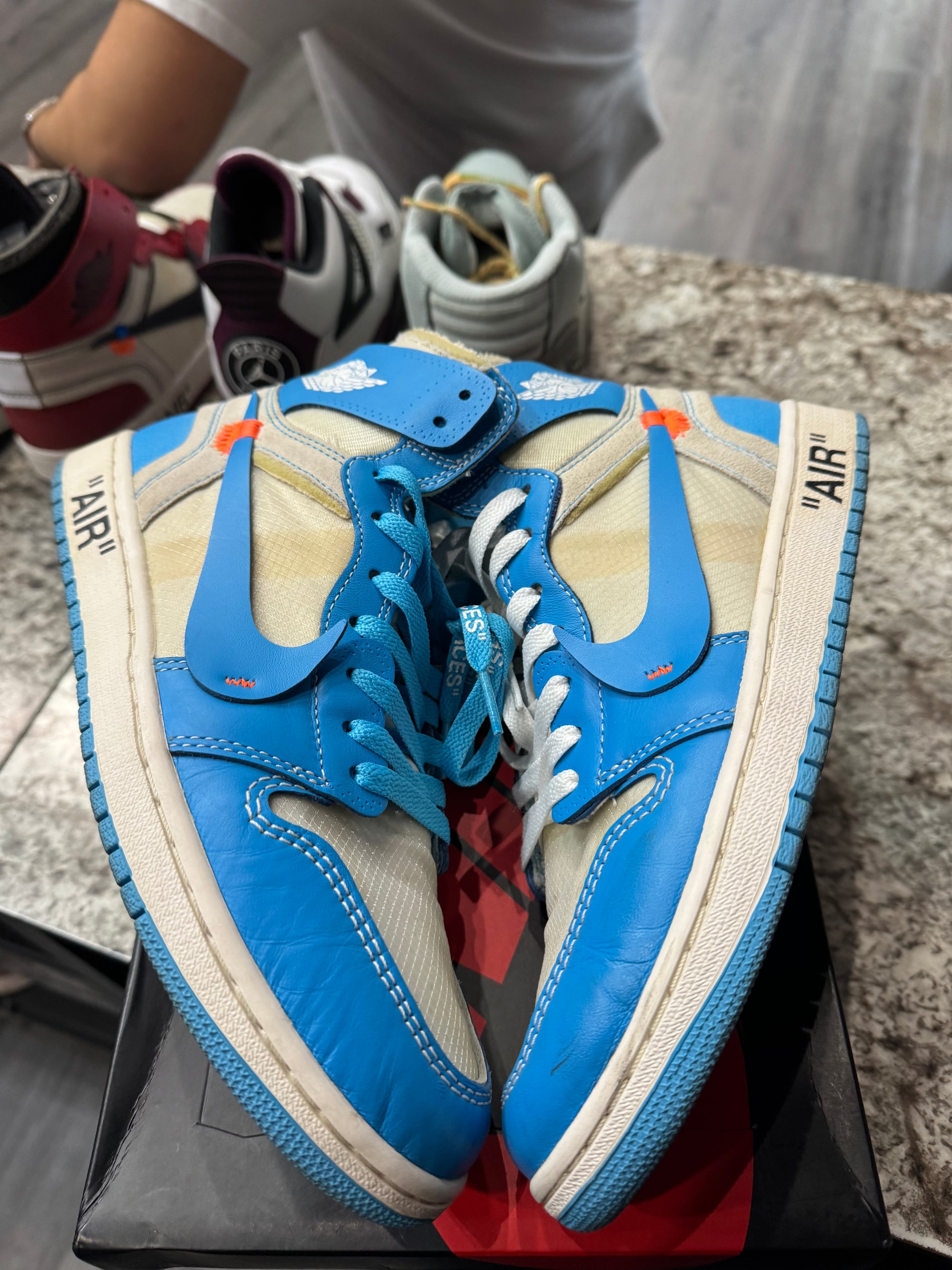 Jordan 1 Retro High Off-White University Blue (Damaged Box)