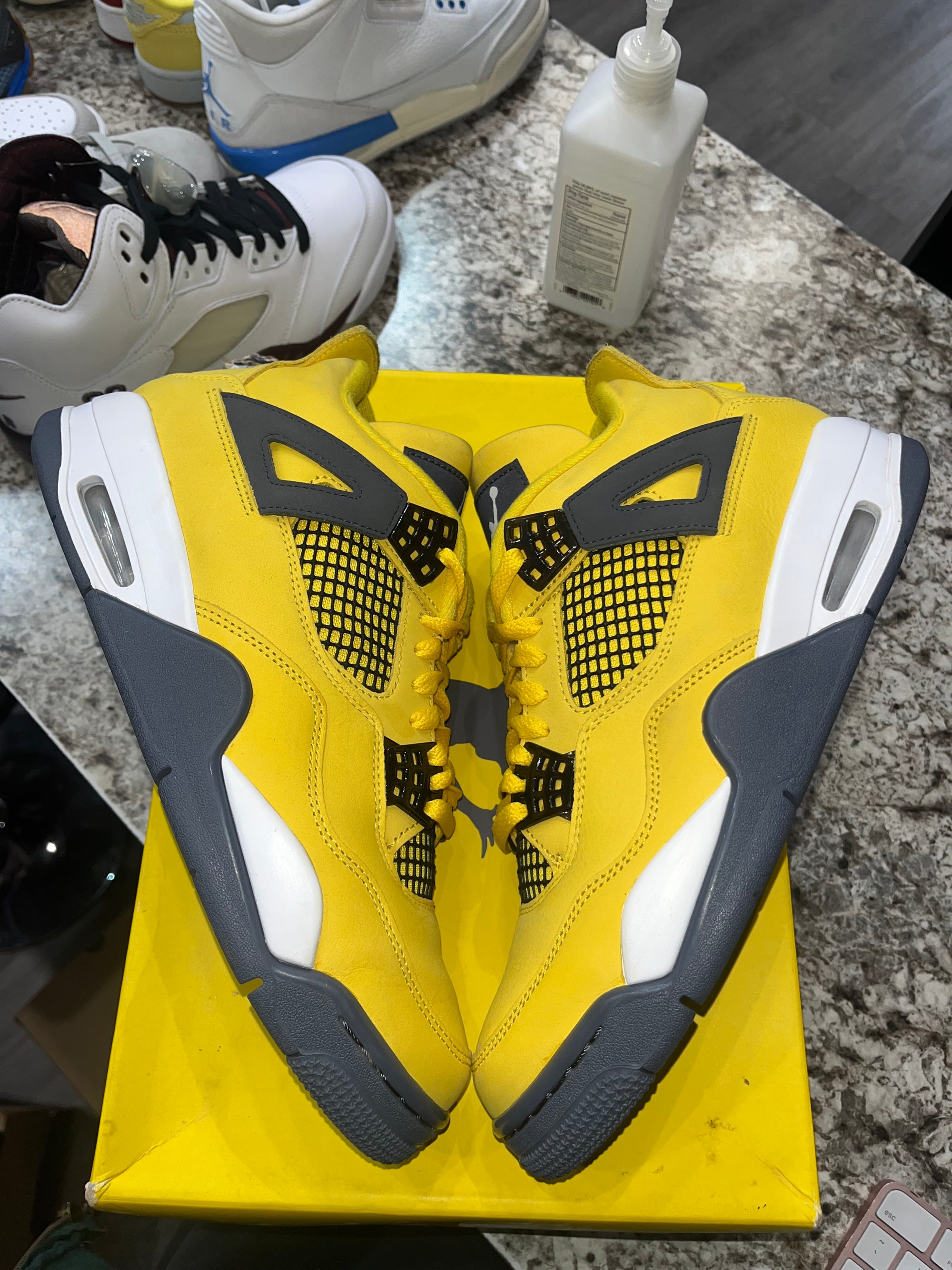 Jordan 4 Retro Lightning (2021)
