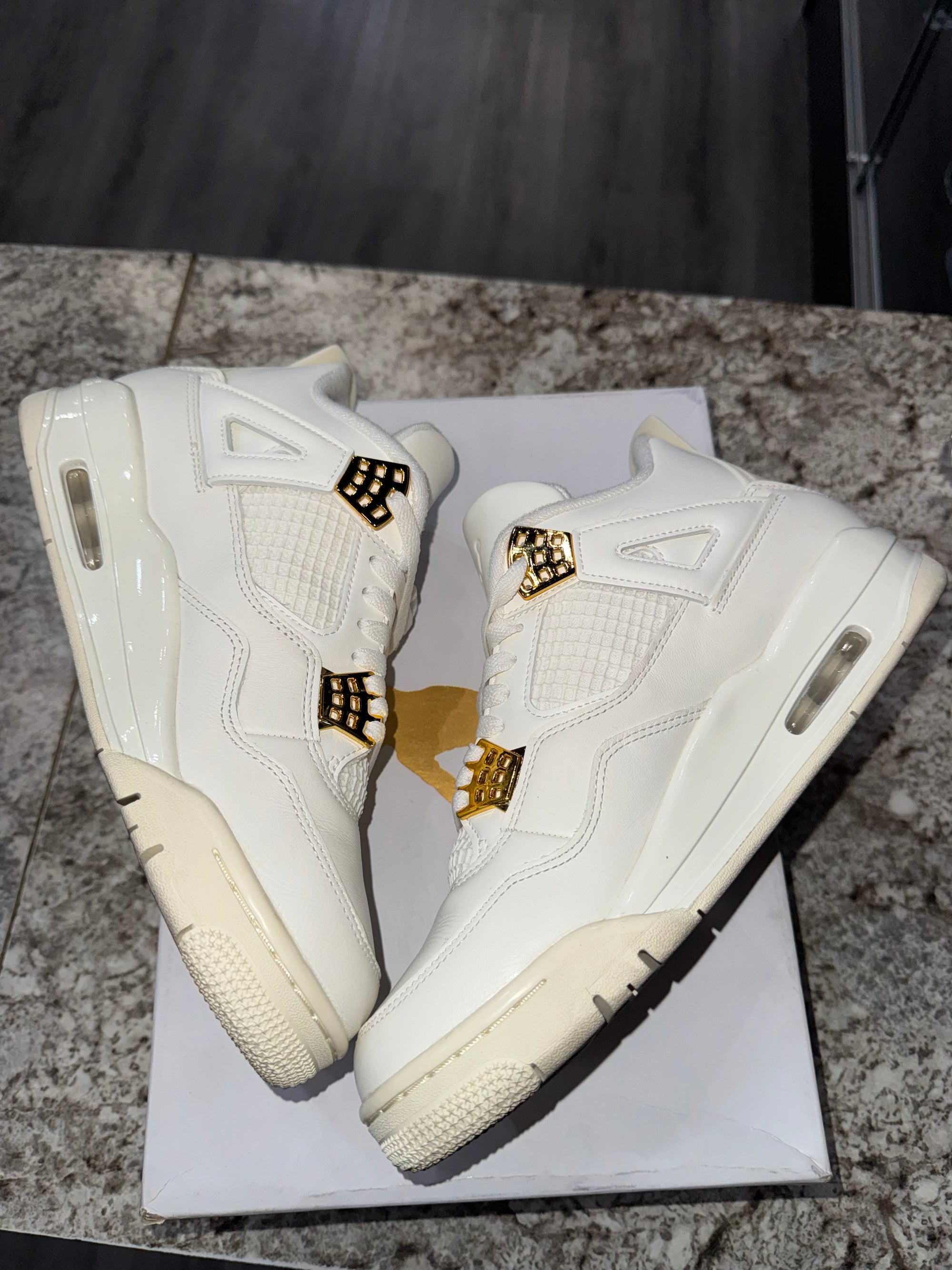 Jordan 4 Retro Metallic Gold (Women's)