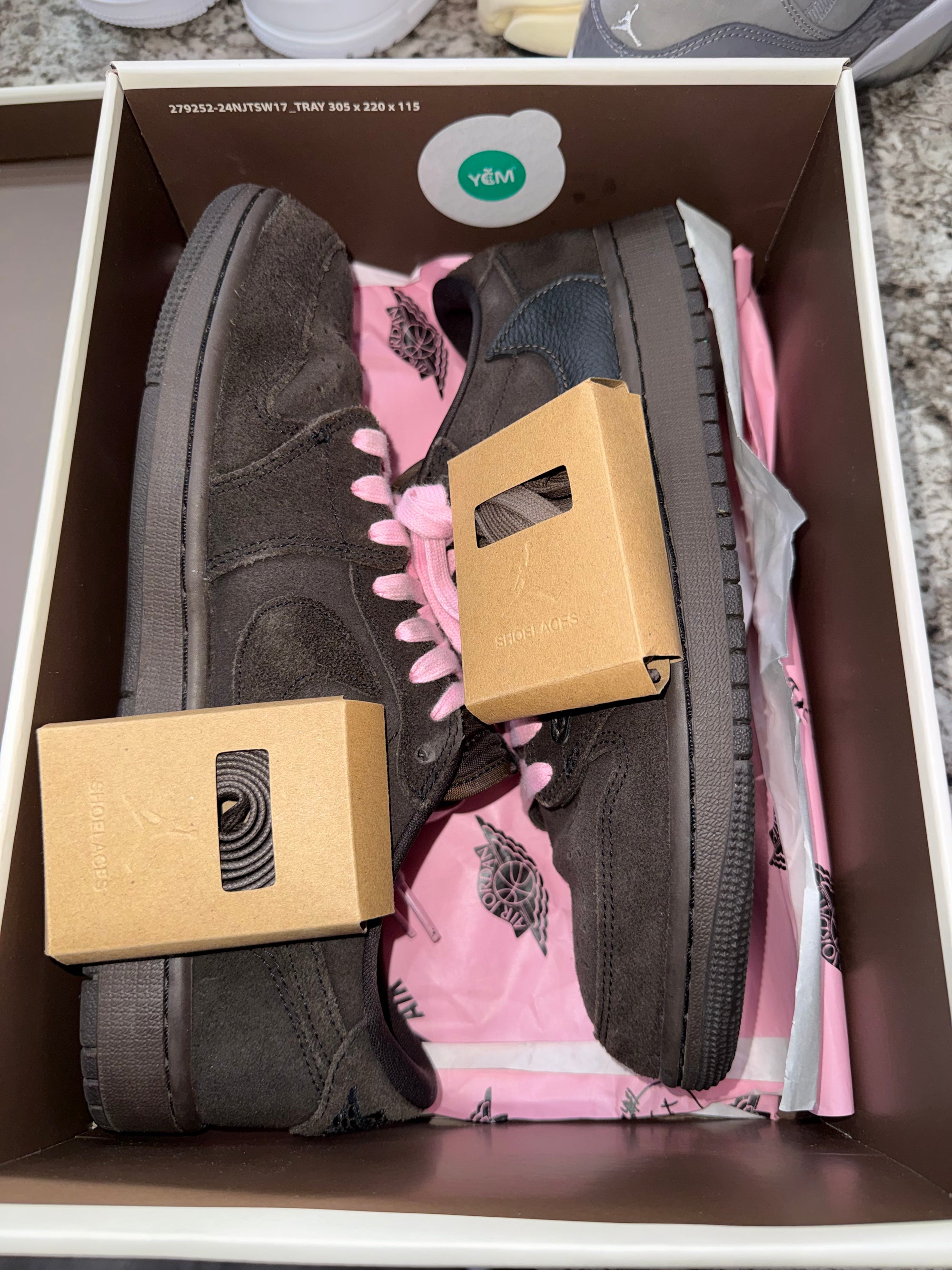 Jordan 1 Retro Low OG SP Travis Scott Velvet Brown
