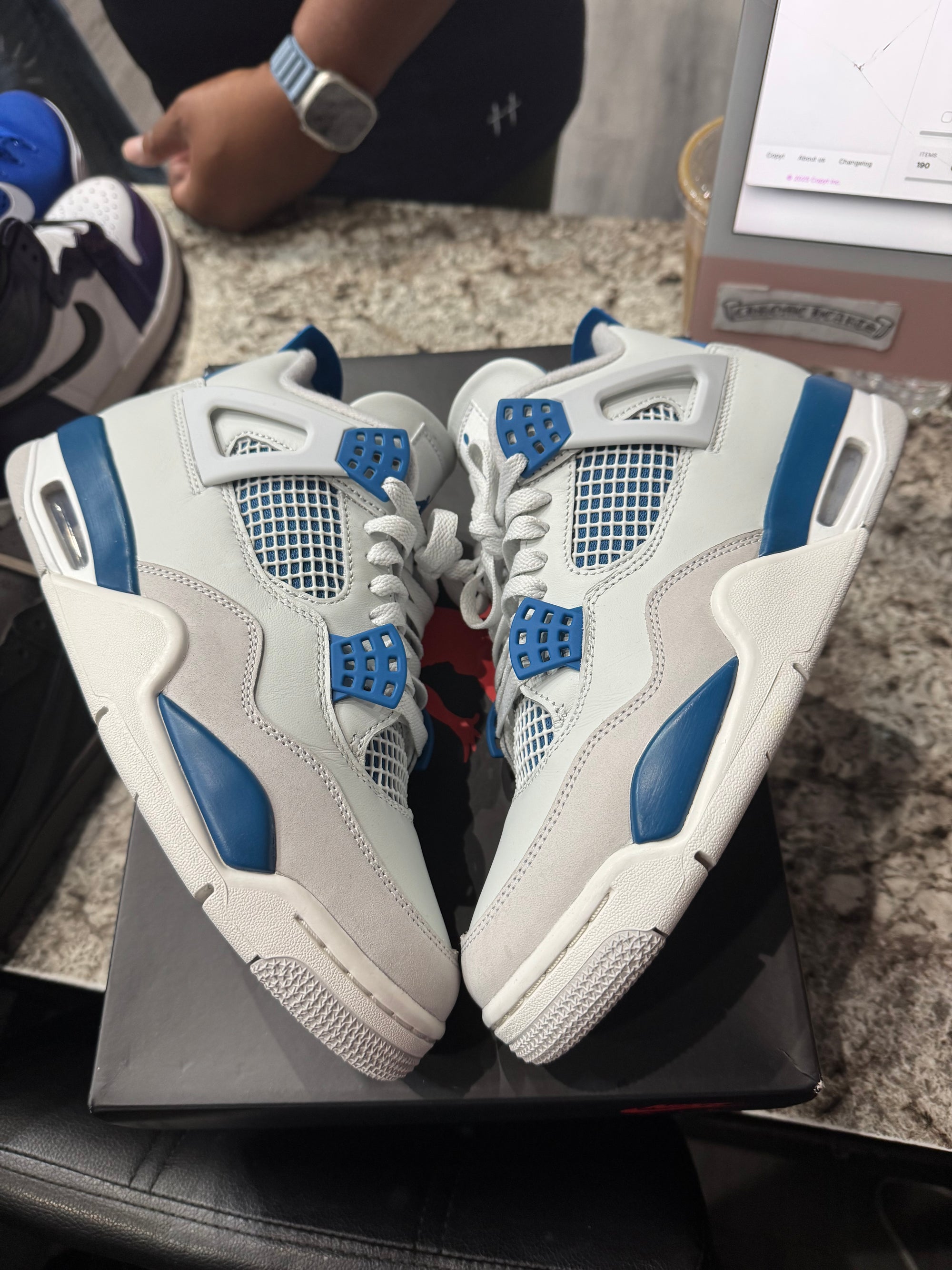 Jordan 4 Retro Military Blue (2024)