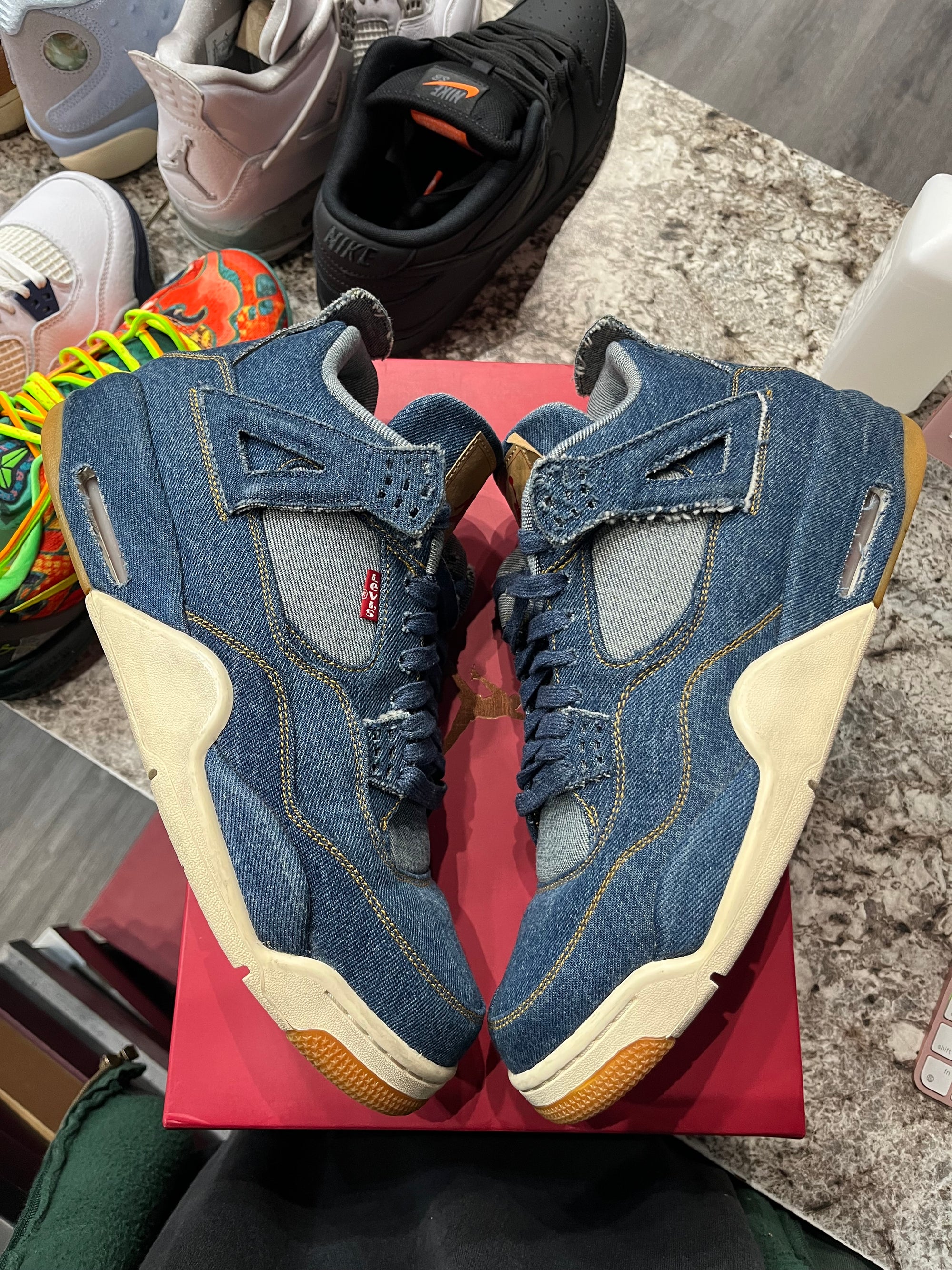 Jordan 4 Retro Levi's Denim (Tag with Levi's Logo)