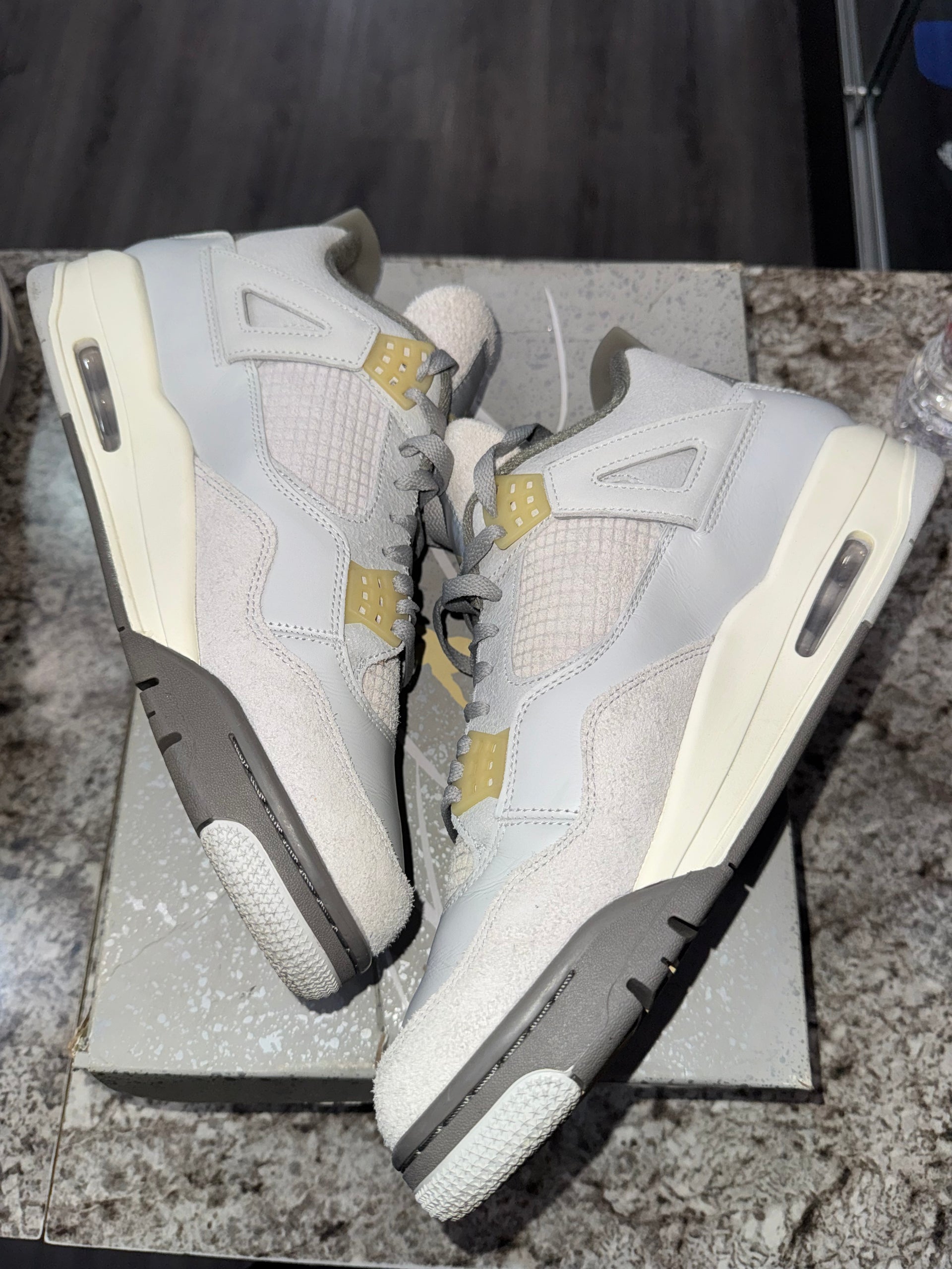 Jordan 4 Retro SE Craft Photon Dust