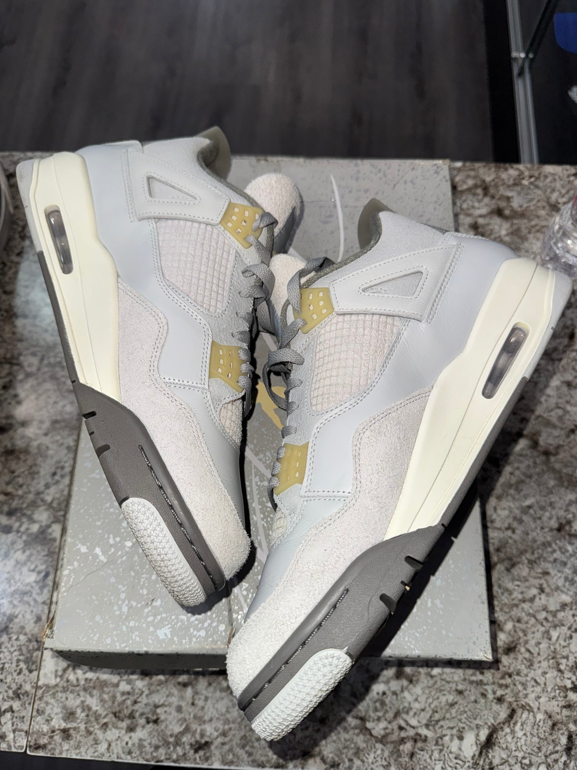 Jordan 4 Retro SE Craft Photon Dust