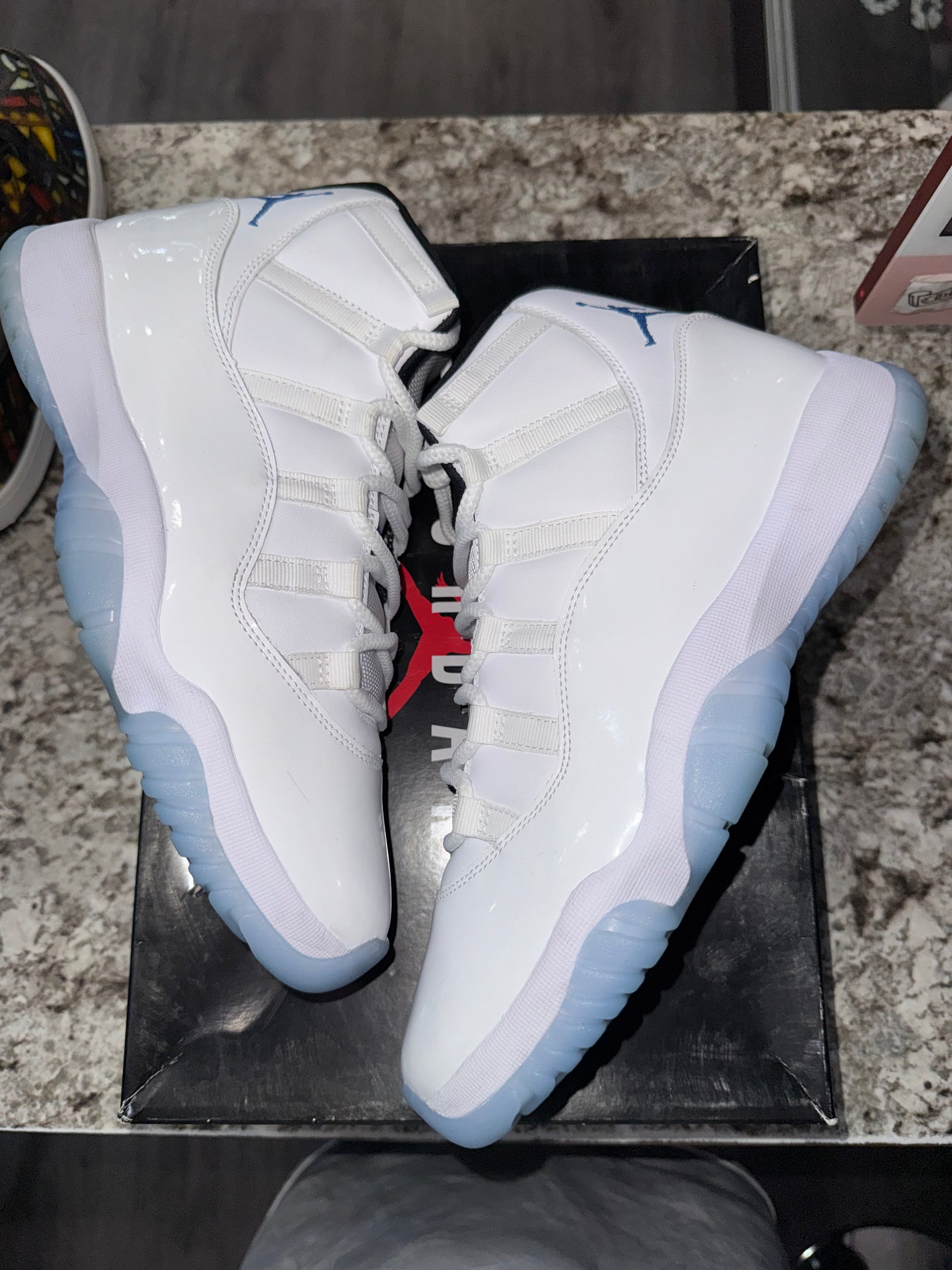 Jordan 11 Retro Legend Blue (2024)