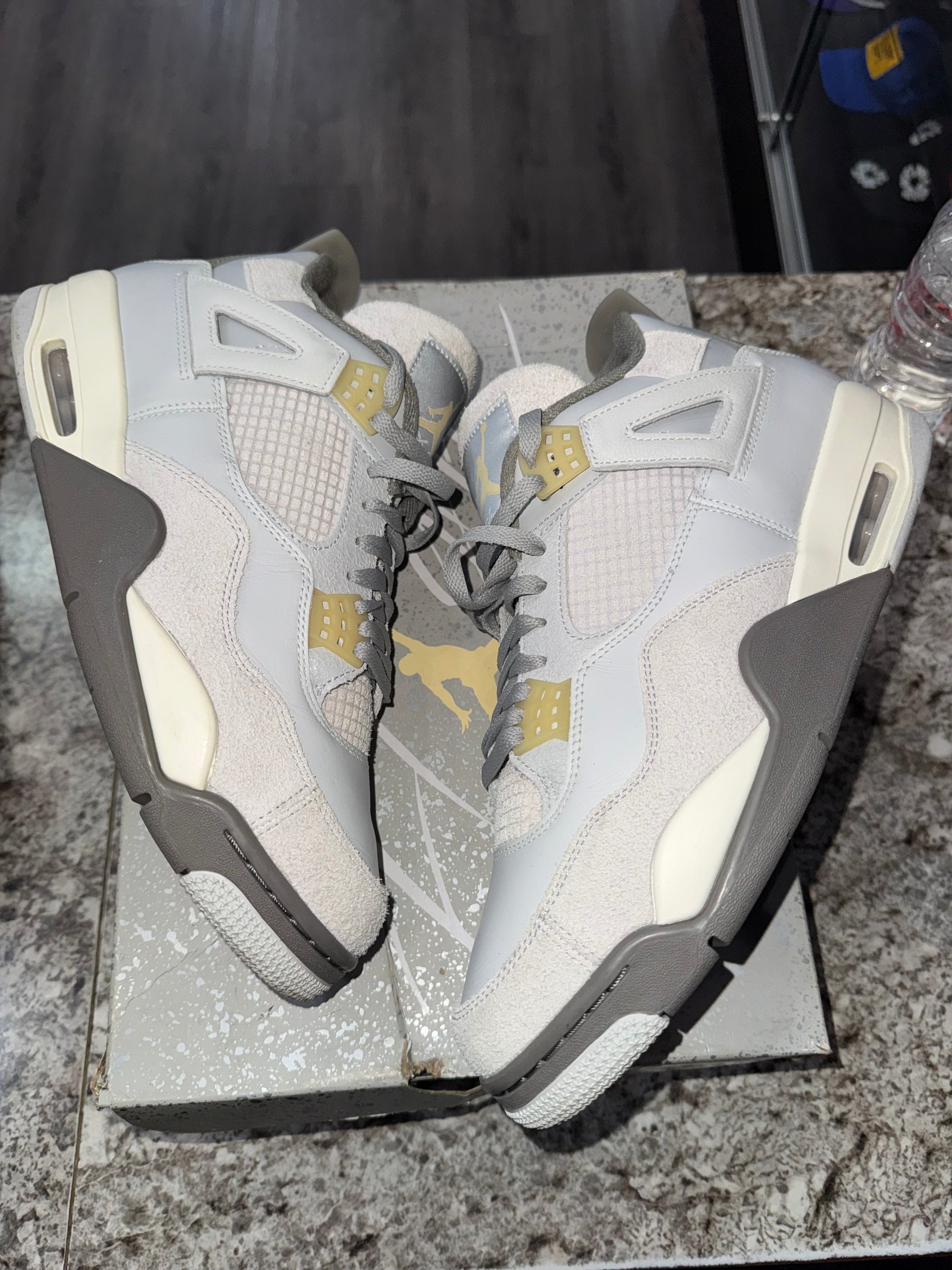 Jordan 4 Retro SE Craft Photon Dust