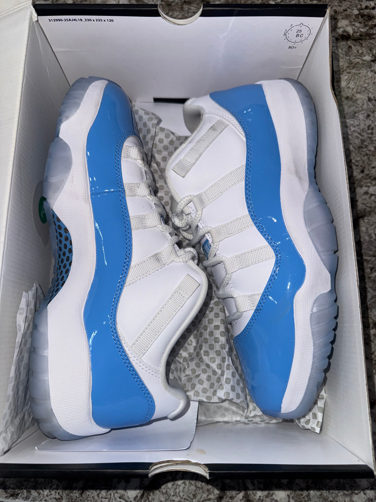 Jordan 11 Retro Low University Blue (2026)
