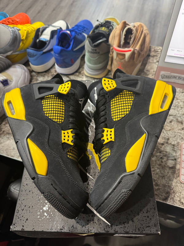 Jordan 4 Retro Thunder (2023)