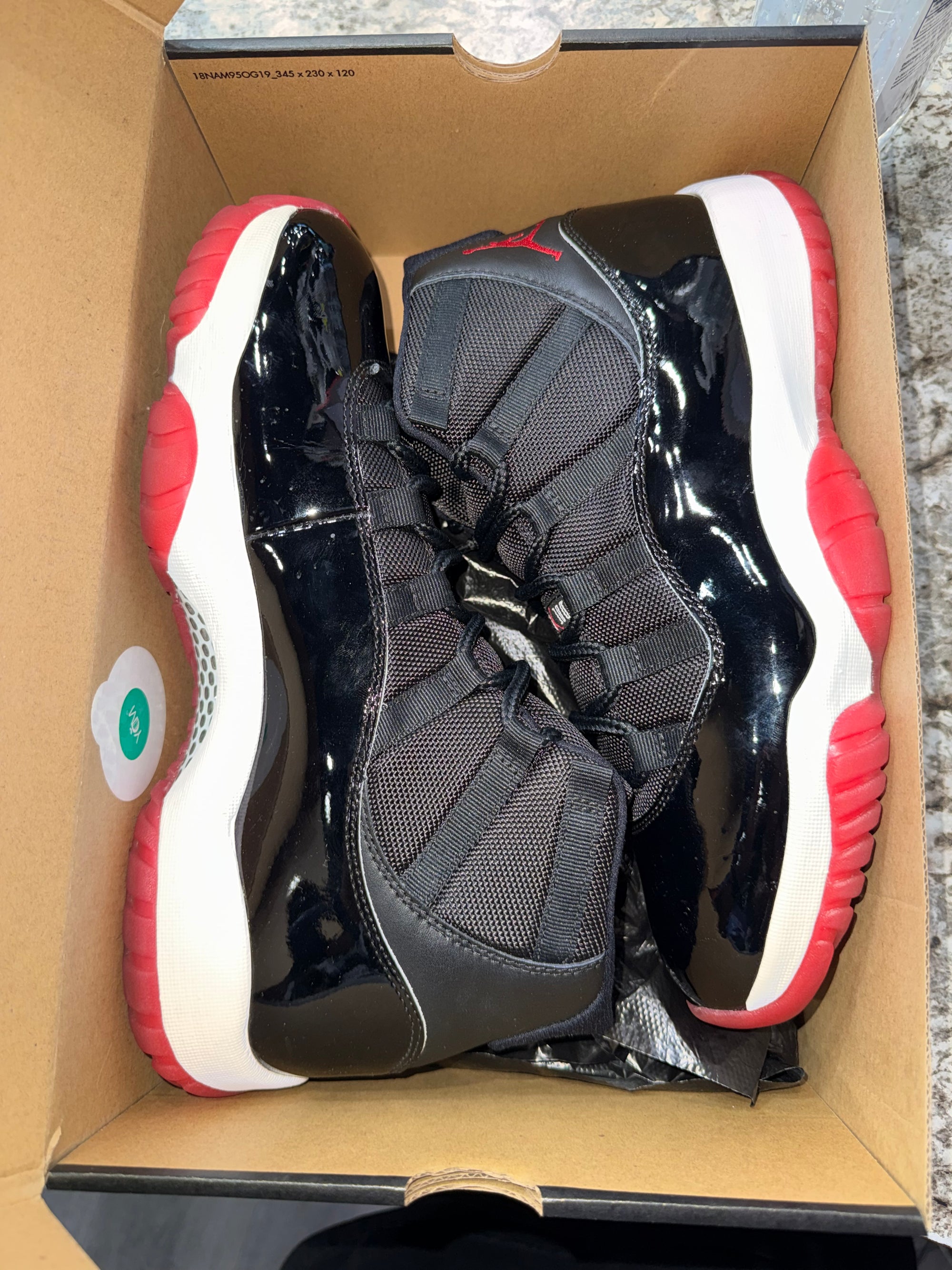 Jordan 11 Retro Playoffs Bred (2019)