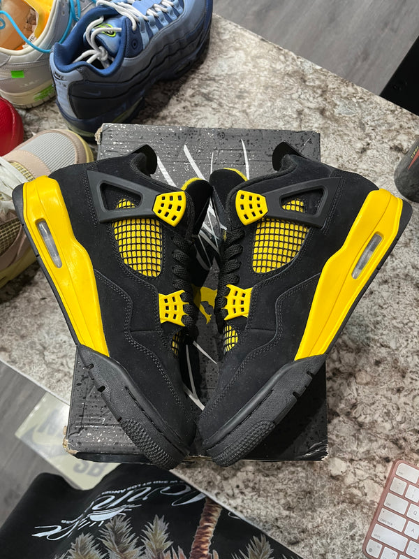 Jordan 4 Retro Thunder (2023)