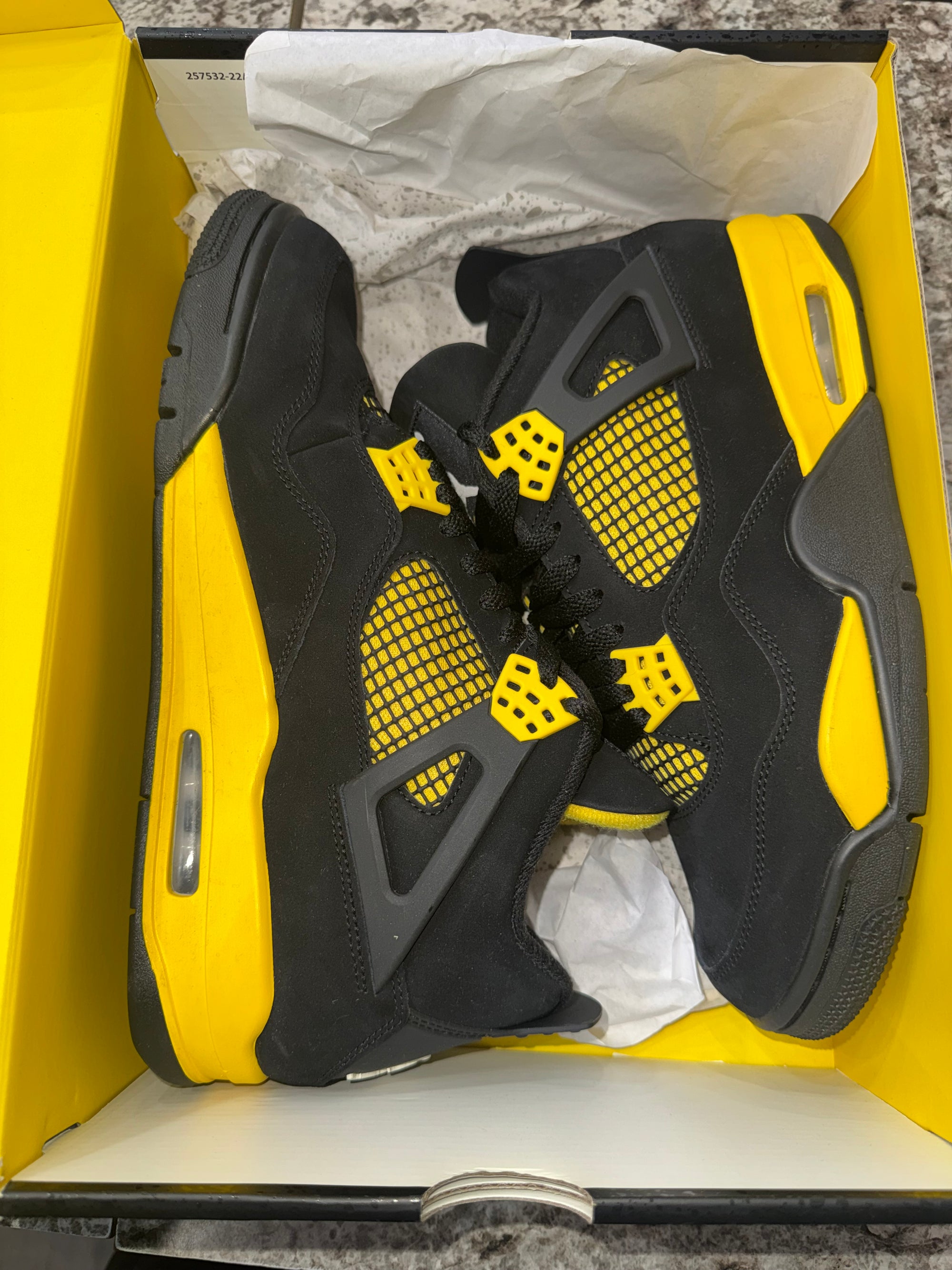 Jordan 4 Retro Thunder (2023)