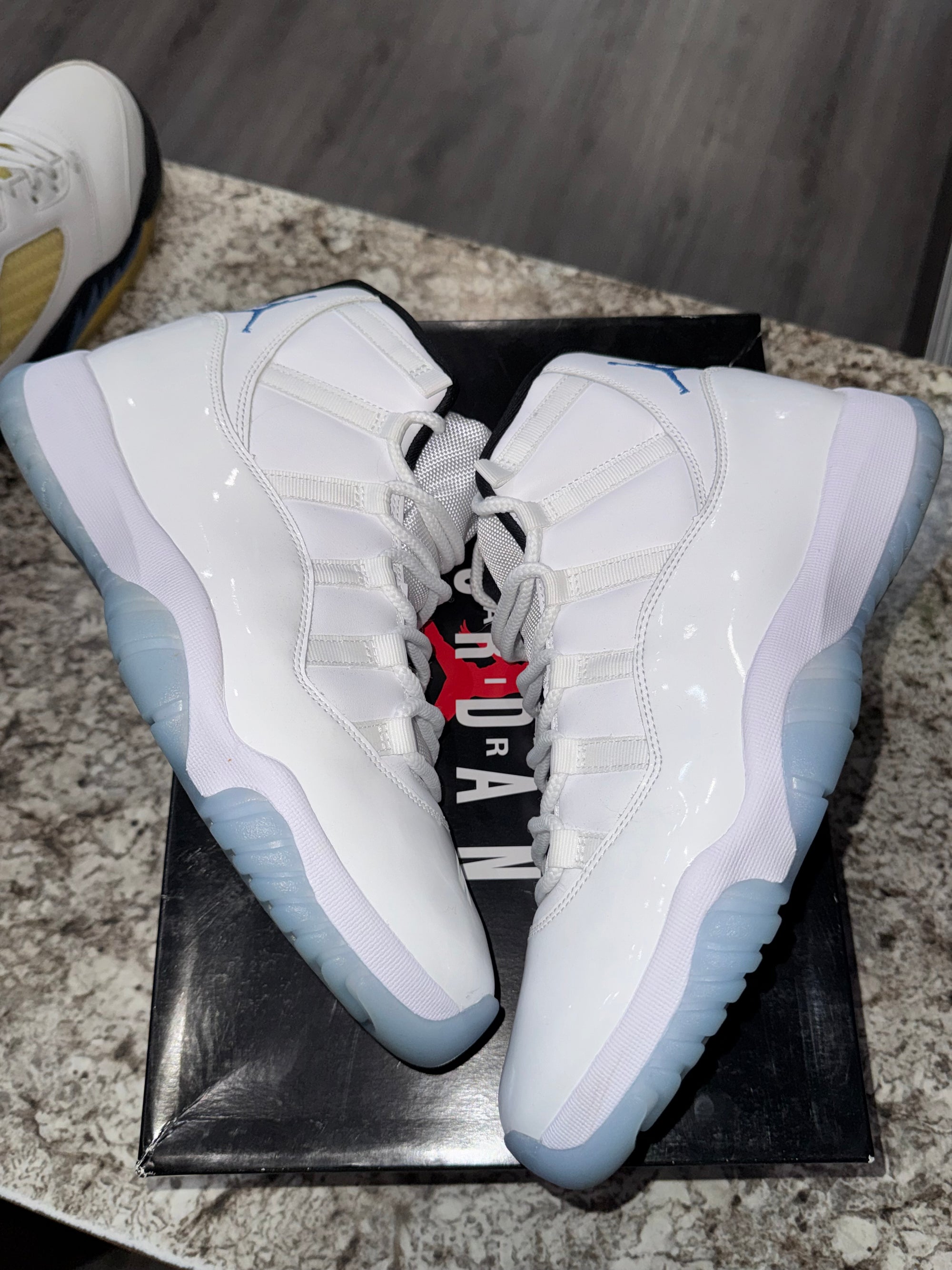 Jordan 11 Retro Legend Blue (2024)