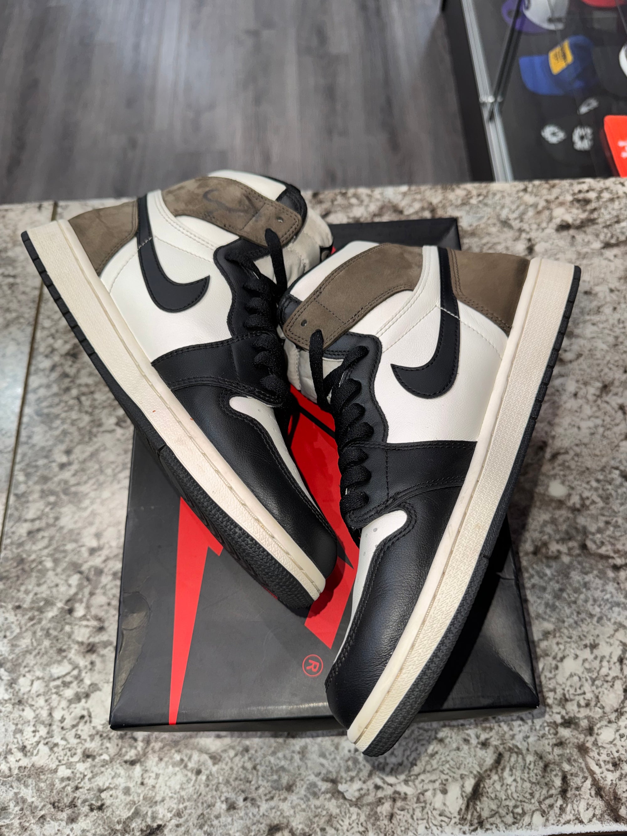 Jordan 1 Retro High Dark Mocha