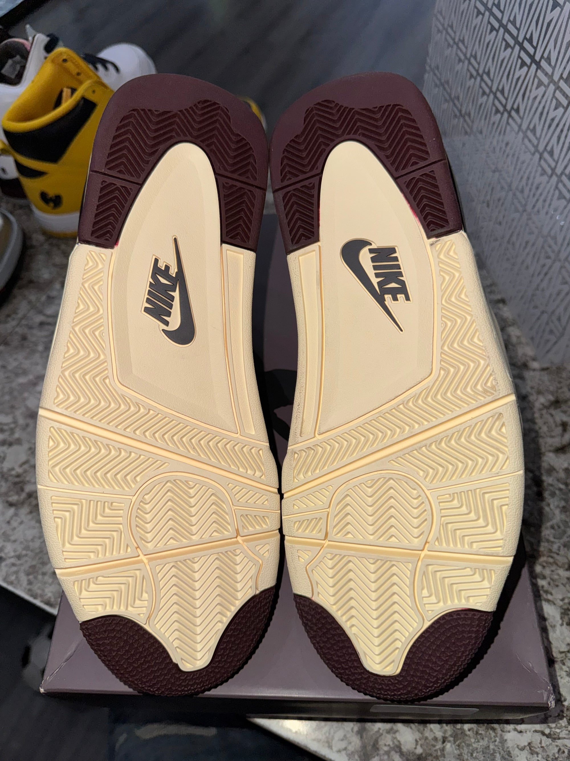 Jordan 4 Retro SP A Ma Maniére Violet Ore