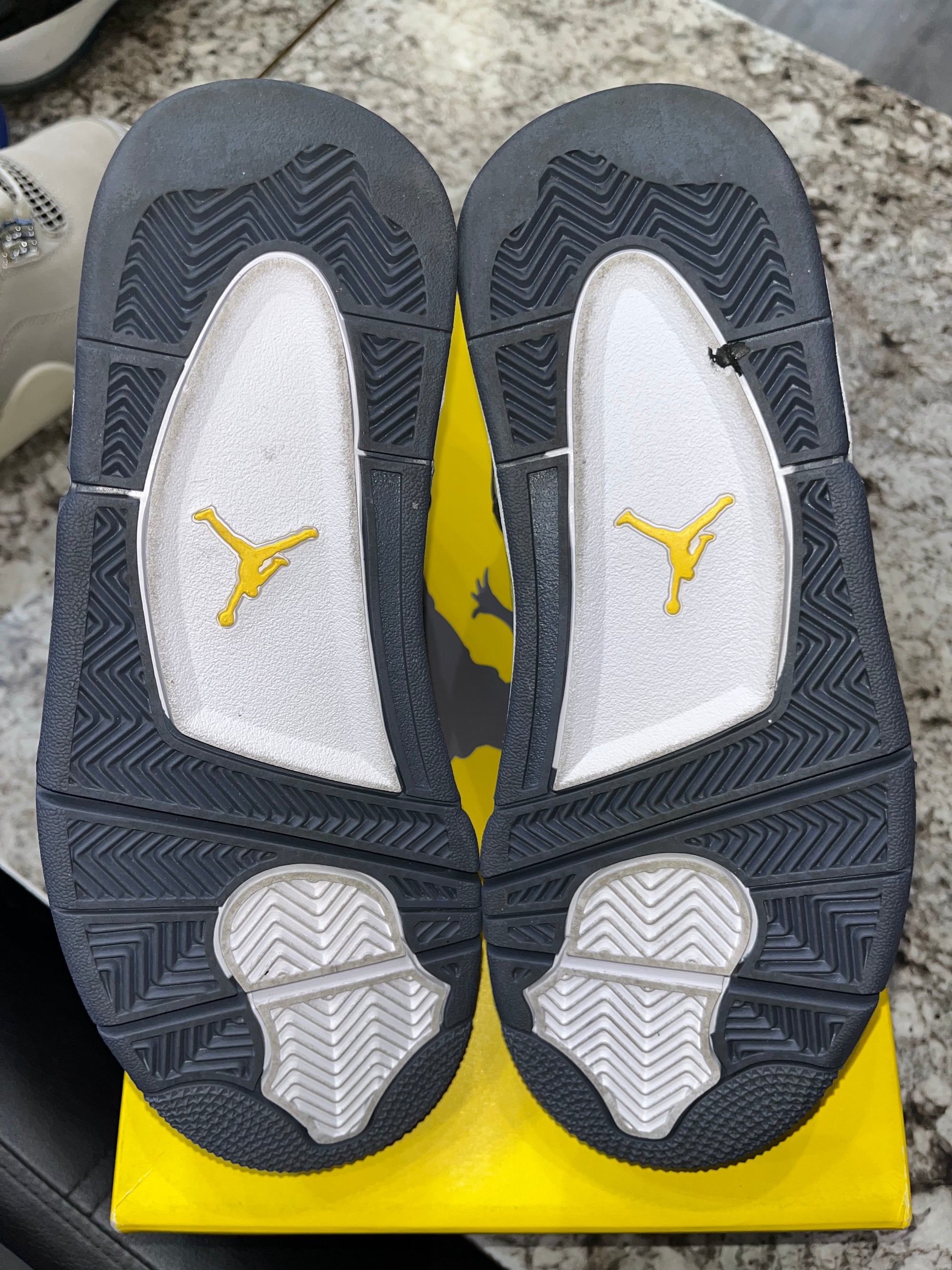 Jordan 4 Retro Lightning (2021) (GS)