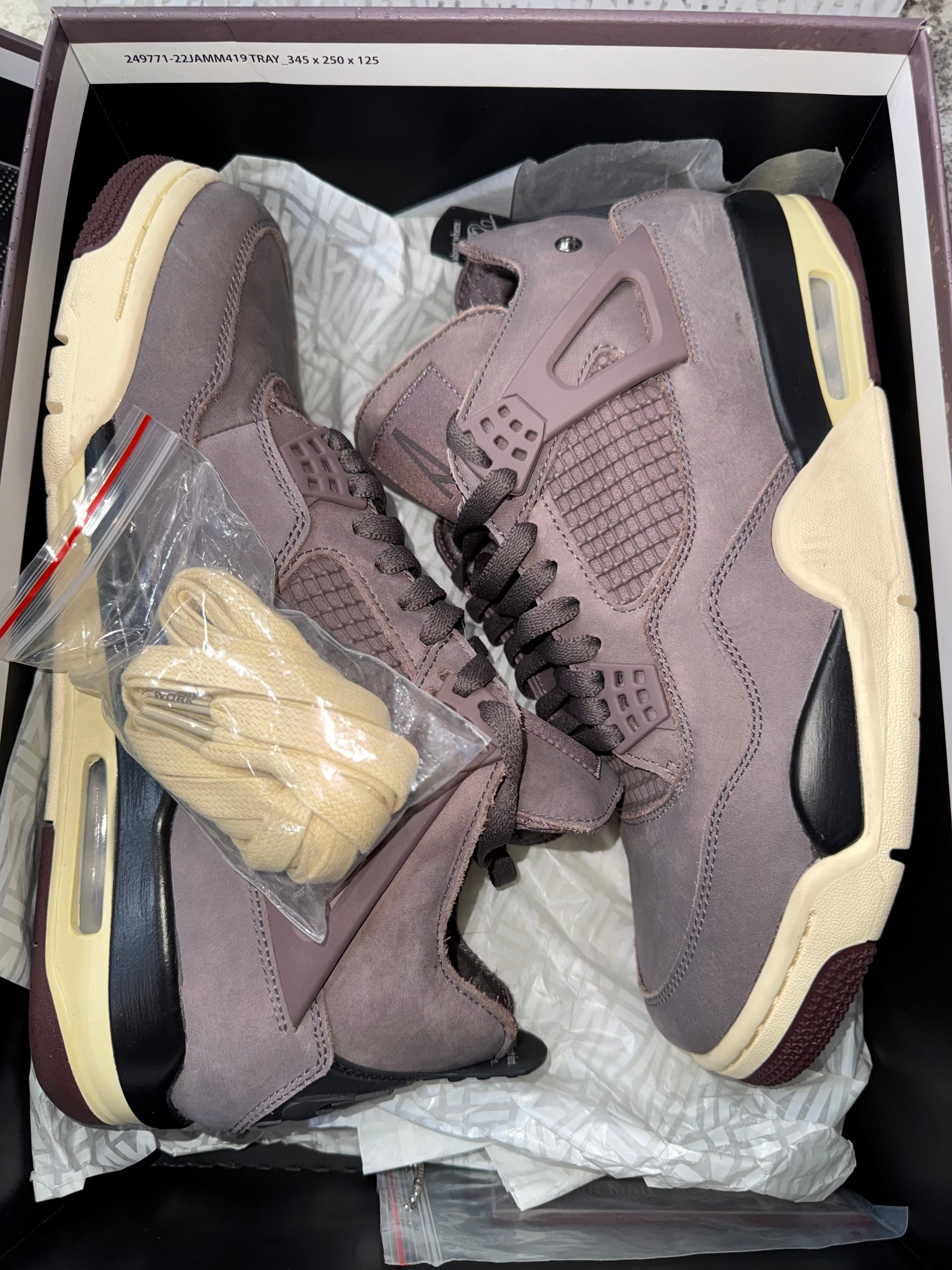 Jordan 4 Retro SP A Ma Maniére Violet Ore