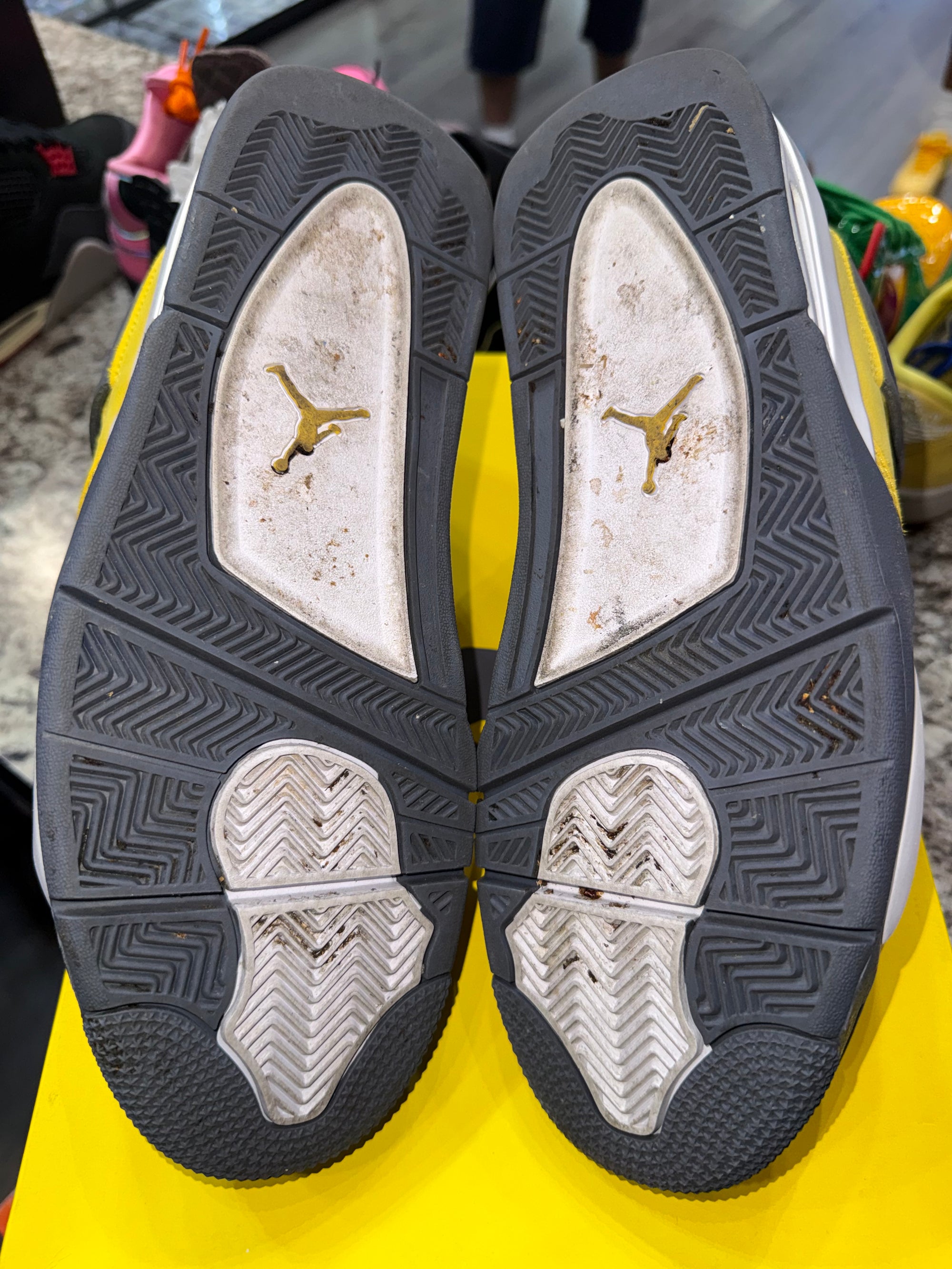 Jordan 4 Retro Lightning (2021)